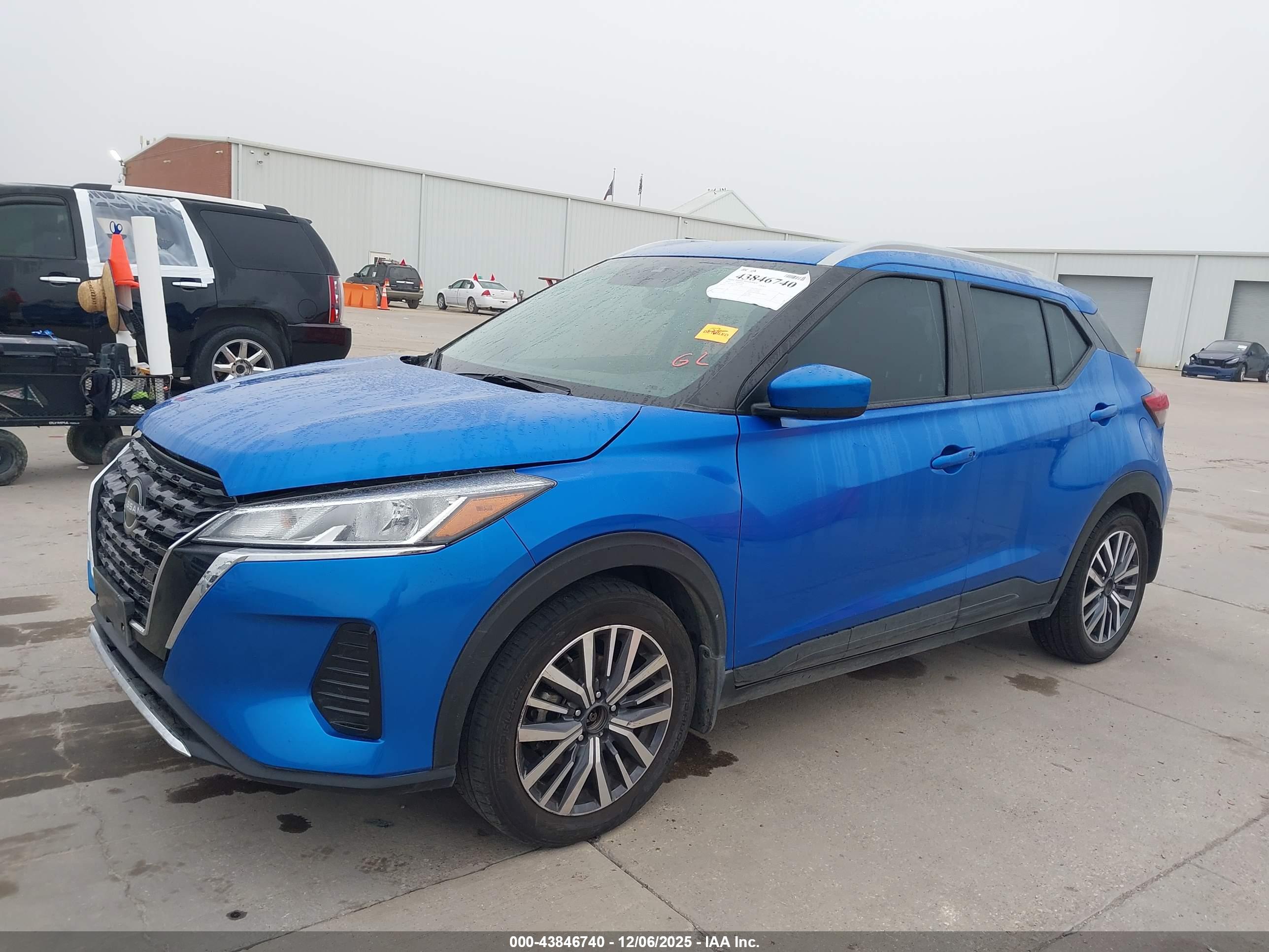 NISSAN KICKS image 2