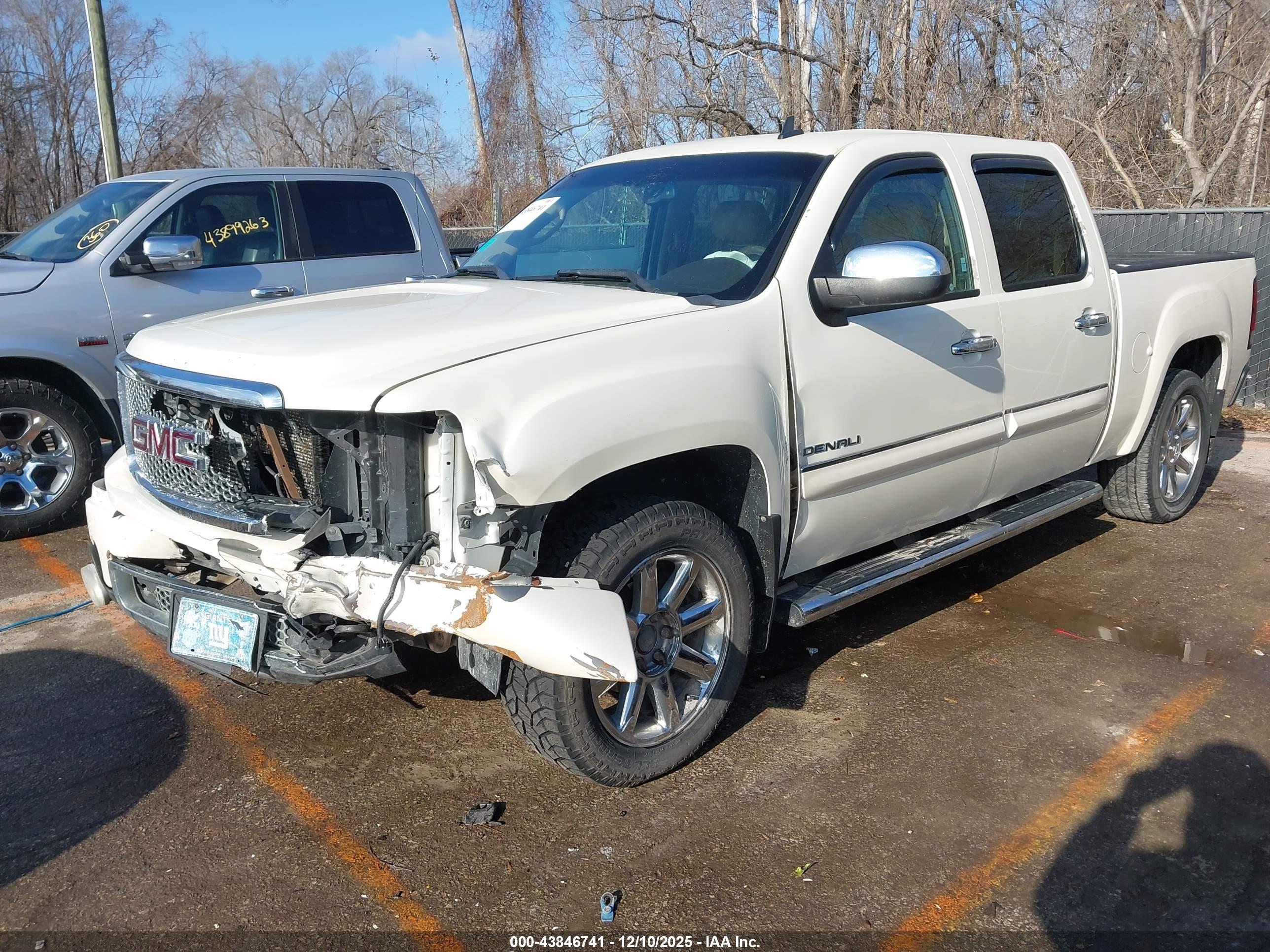 GMC SIERRA image 2