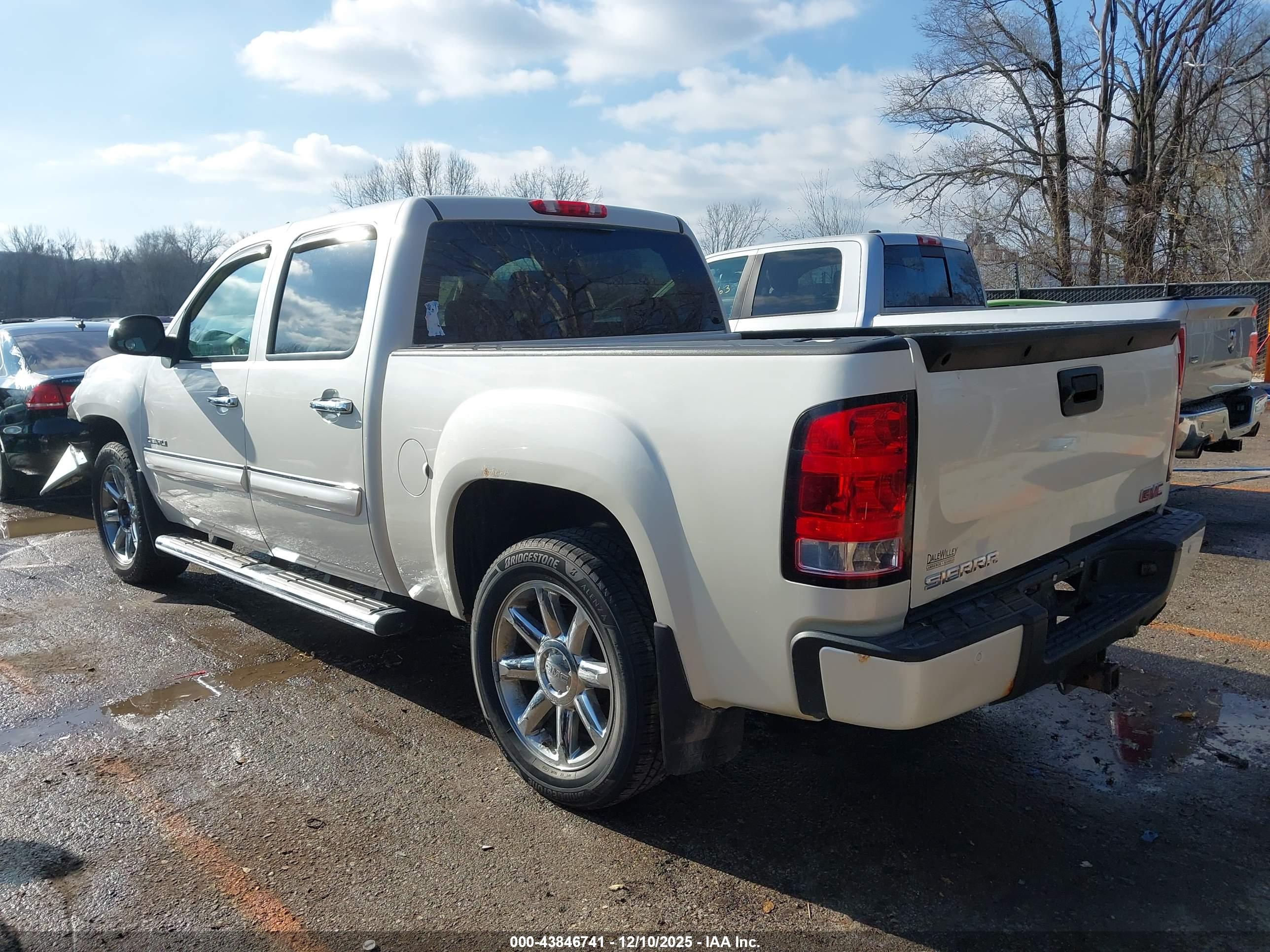 GMC SIERRA image 3