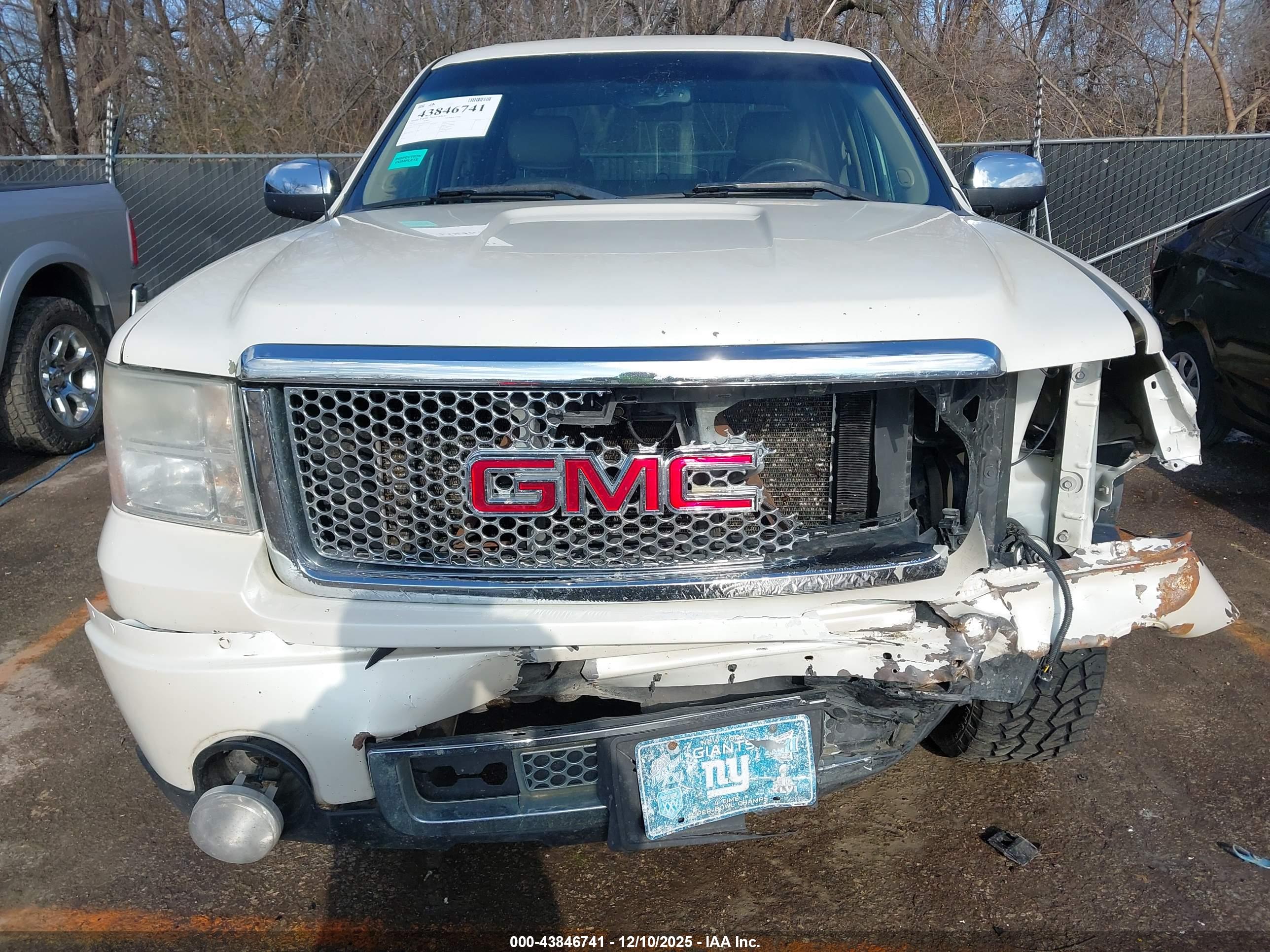 GMC SIERRA image 6