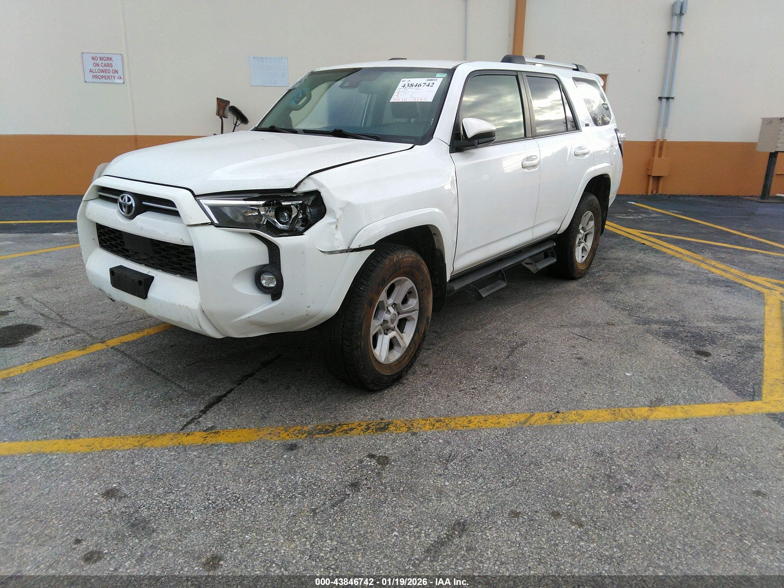 TOYOTA 4RUNNER image 2