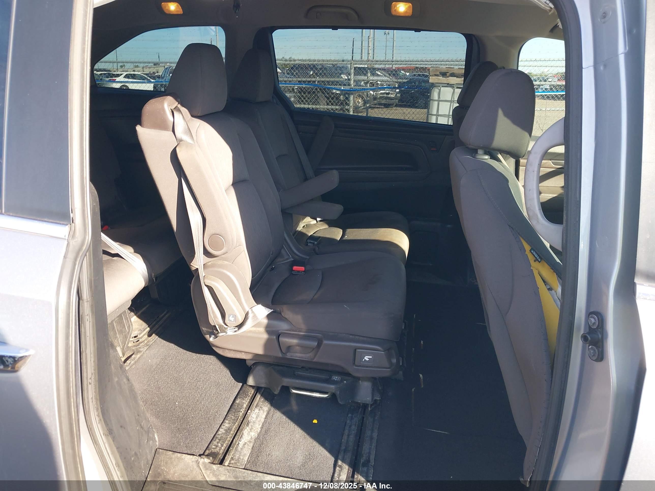 HONDA ODYSSEY image 8