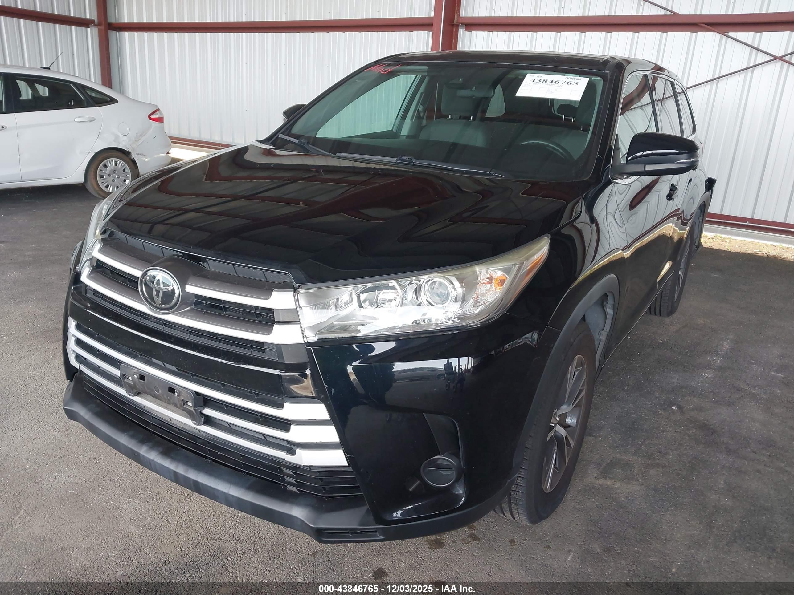 TOYOTA HIGHLANDER image 2