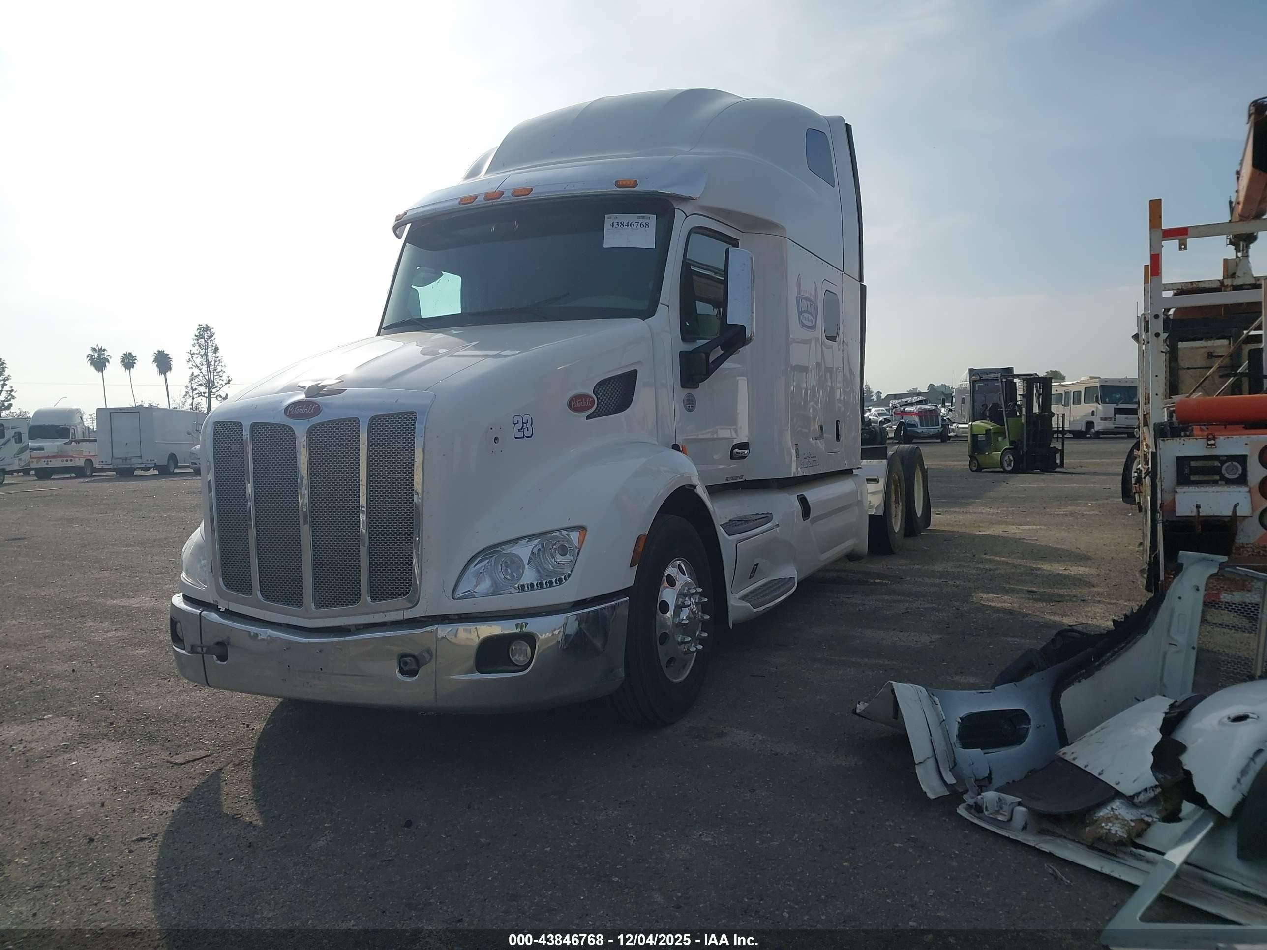 PETERBILT 579 image 2