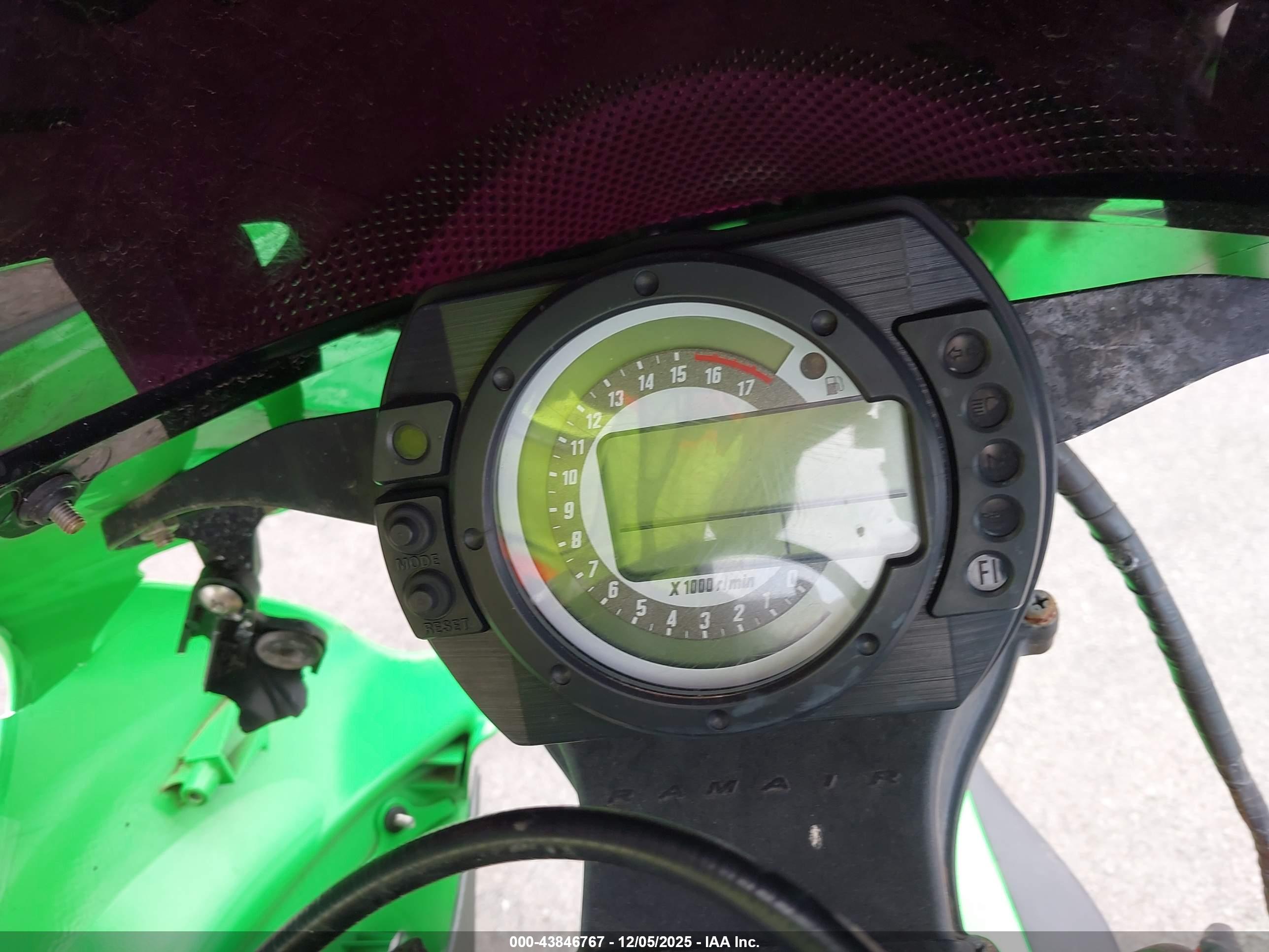 KAWASAKI ZX636 image 7