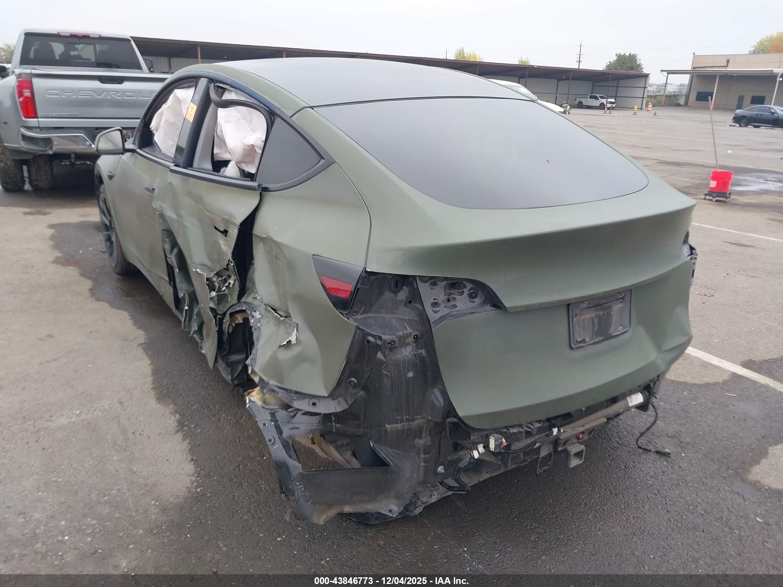 TESLA MODEL image 3