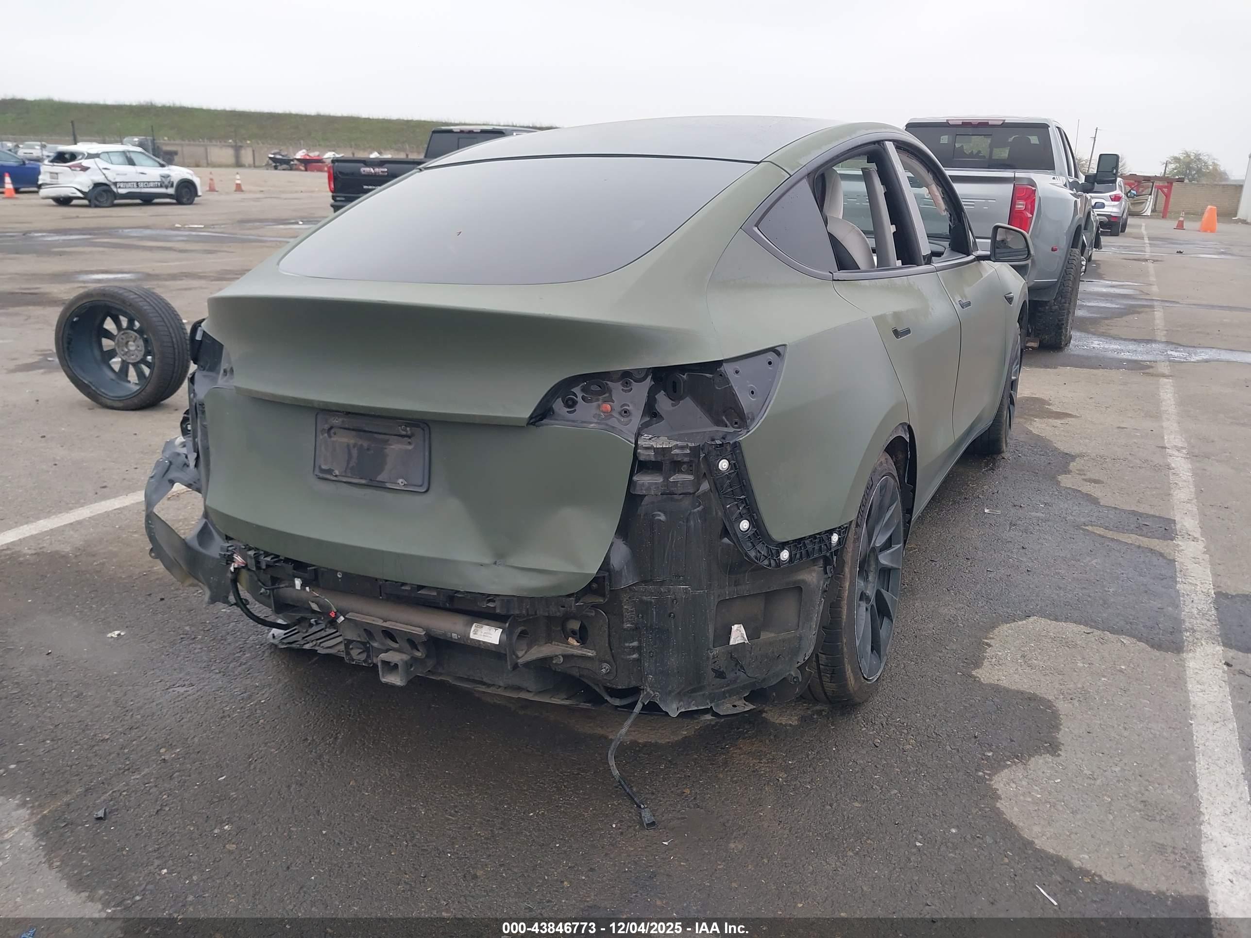 TESLA MODEL image 4