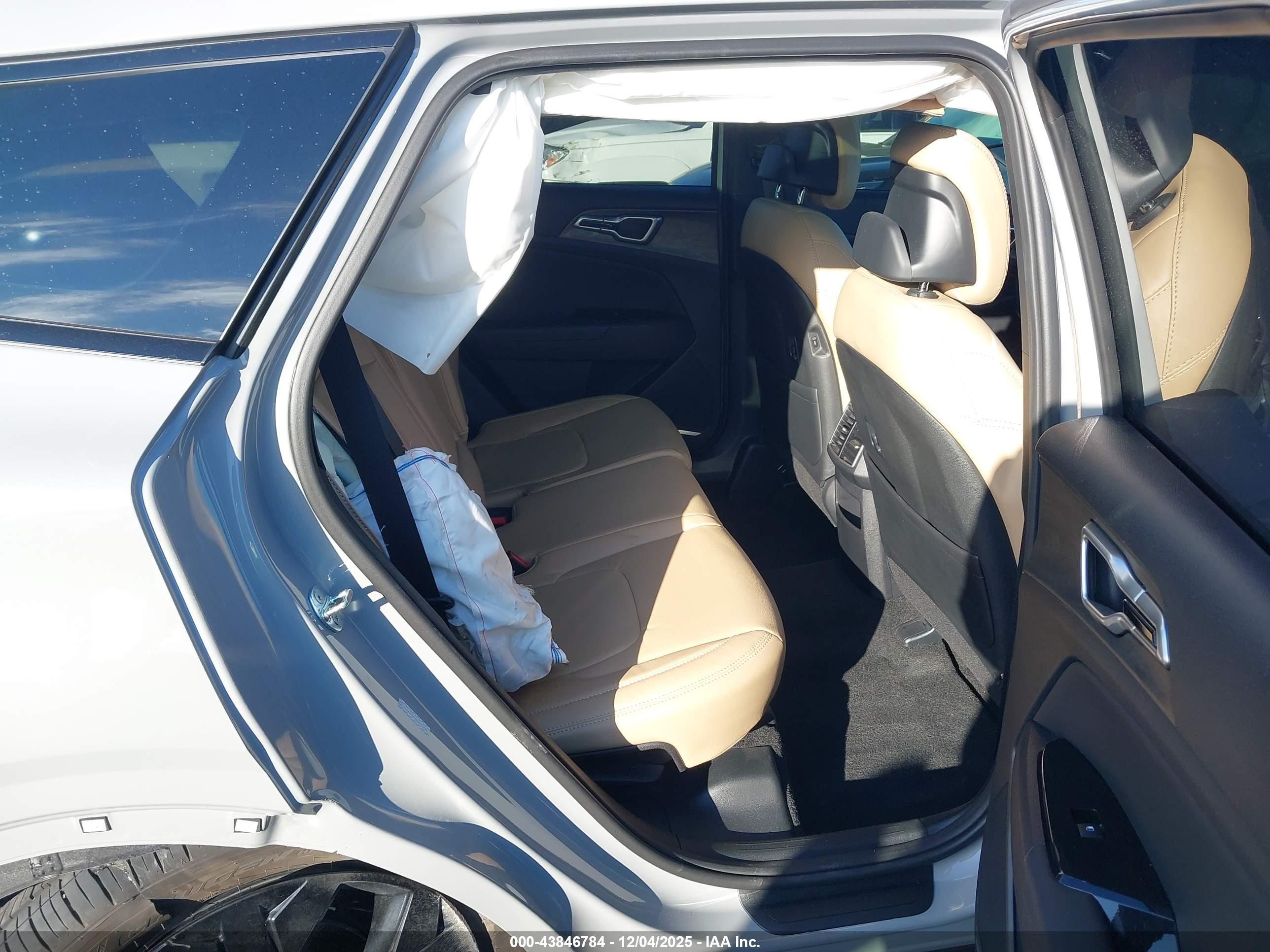 KIA SPORTAGE image 8