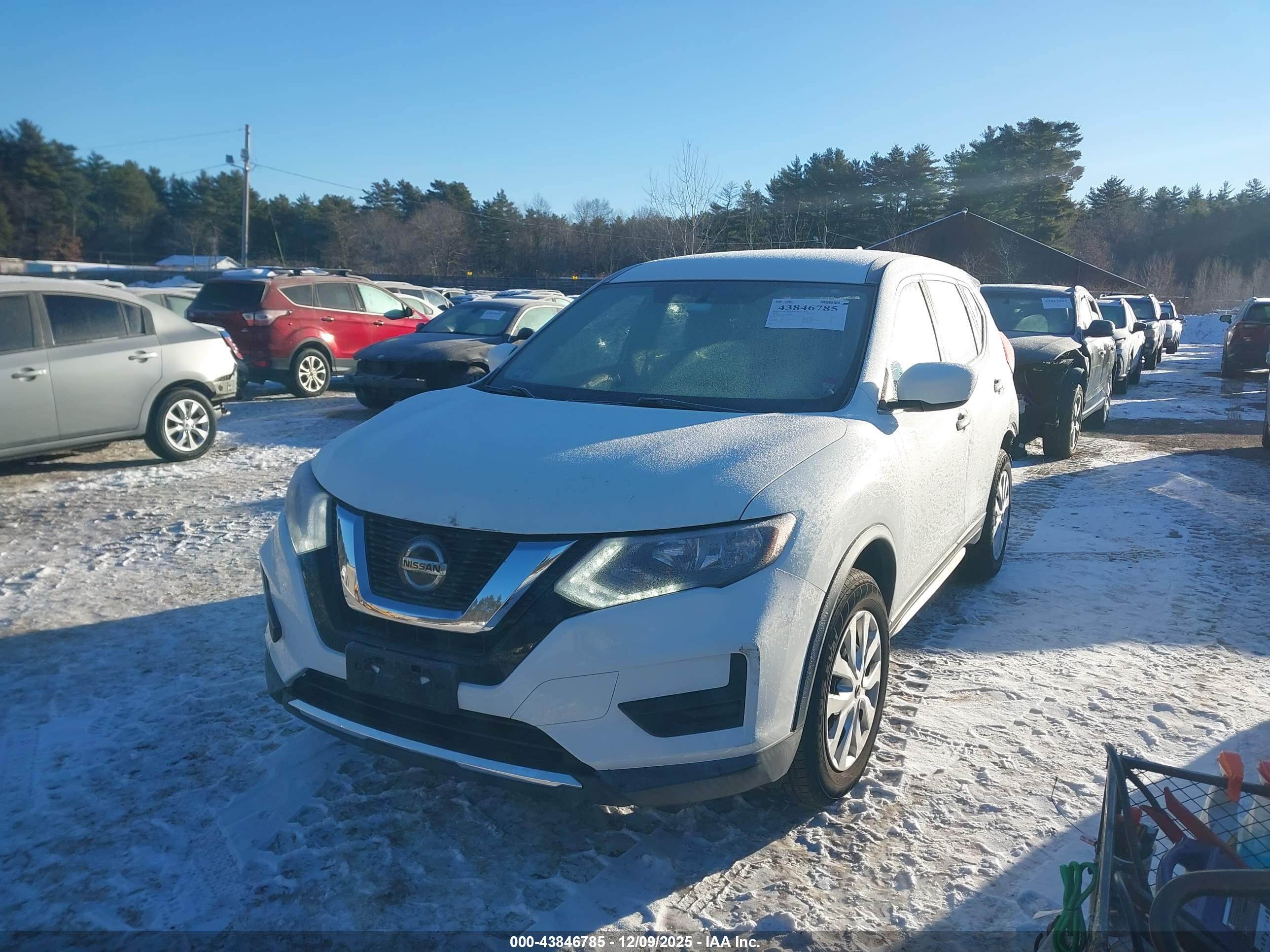 NISSAN ROGUE image 2