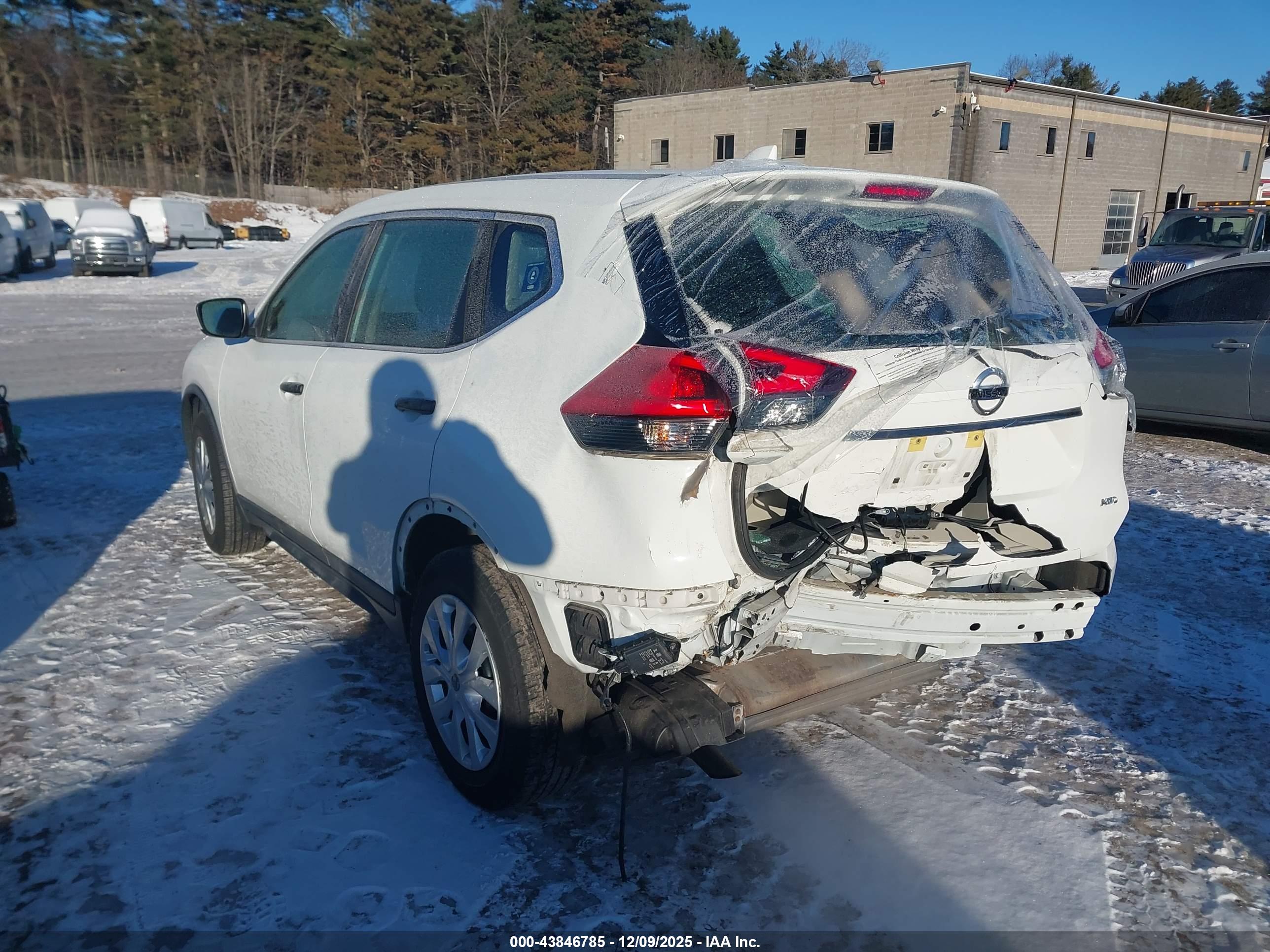 NISSAN ROGUE image 3