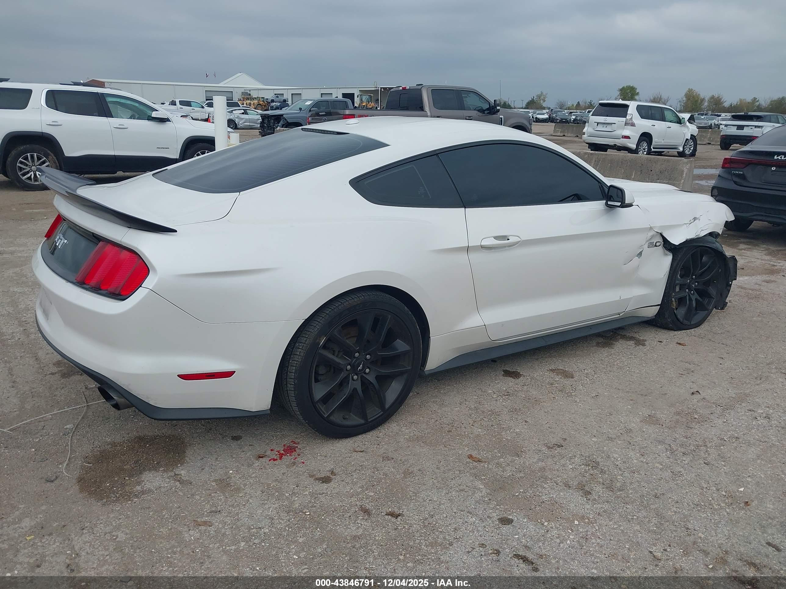 FORD MUSTANG image 4