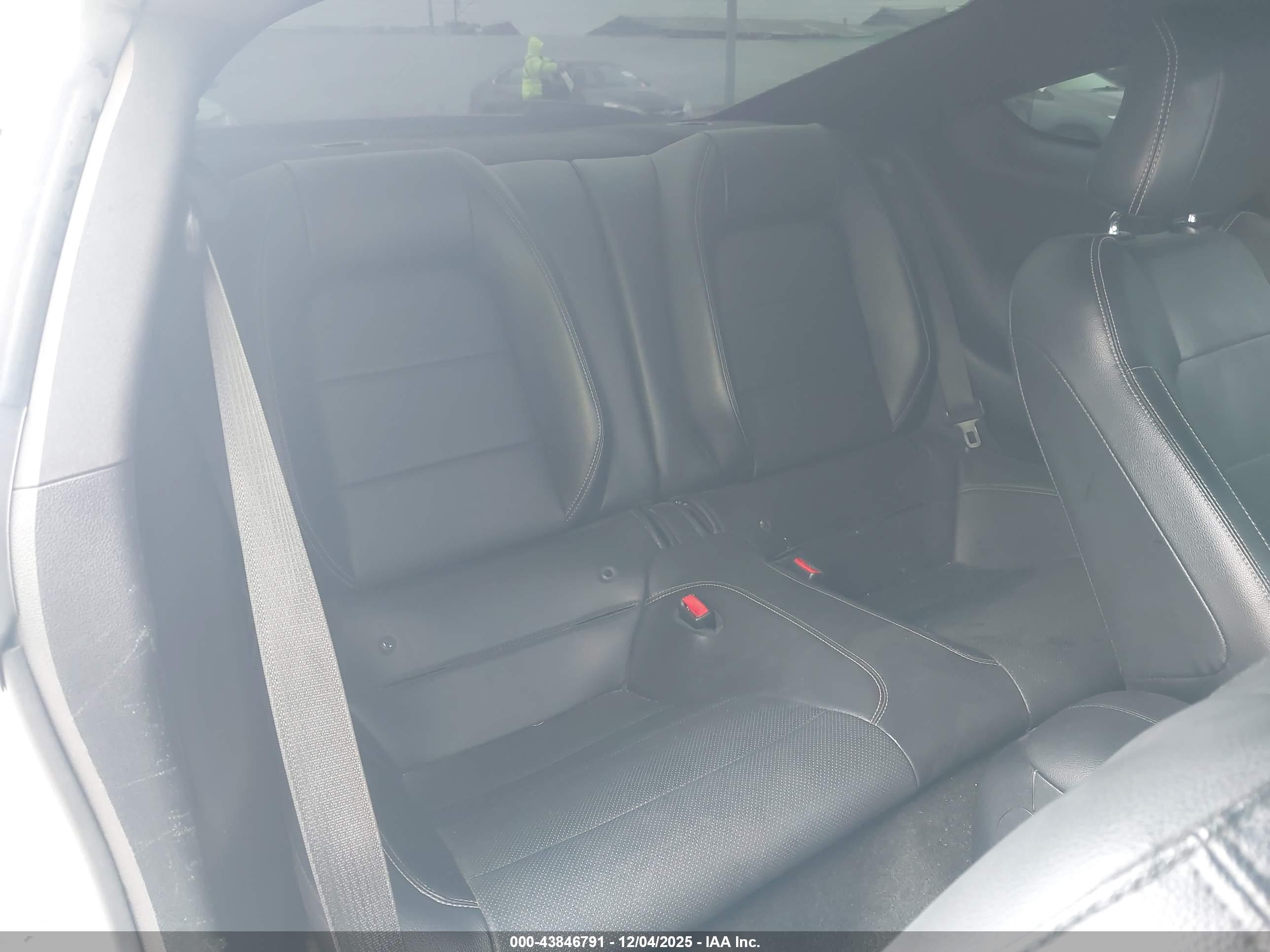 FORD MUSTANG image 8