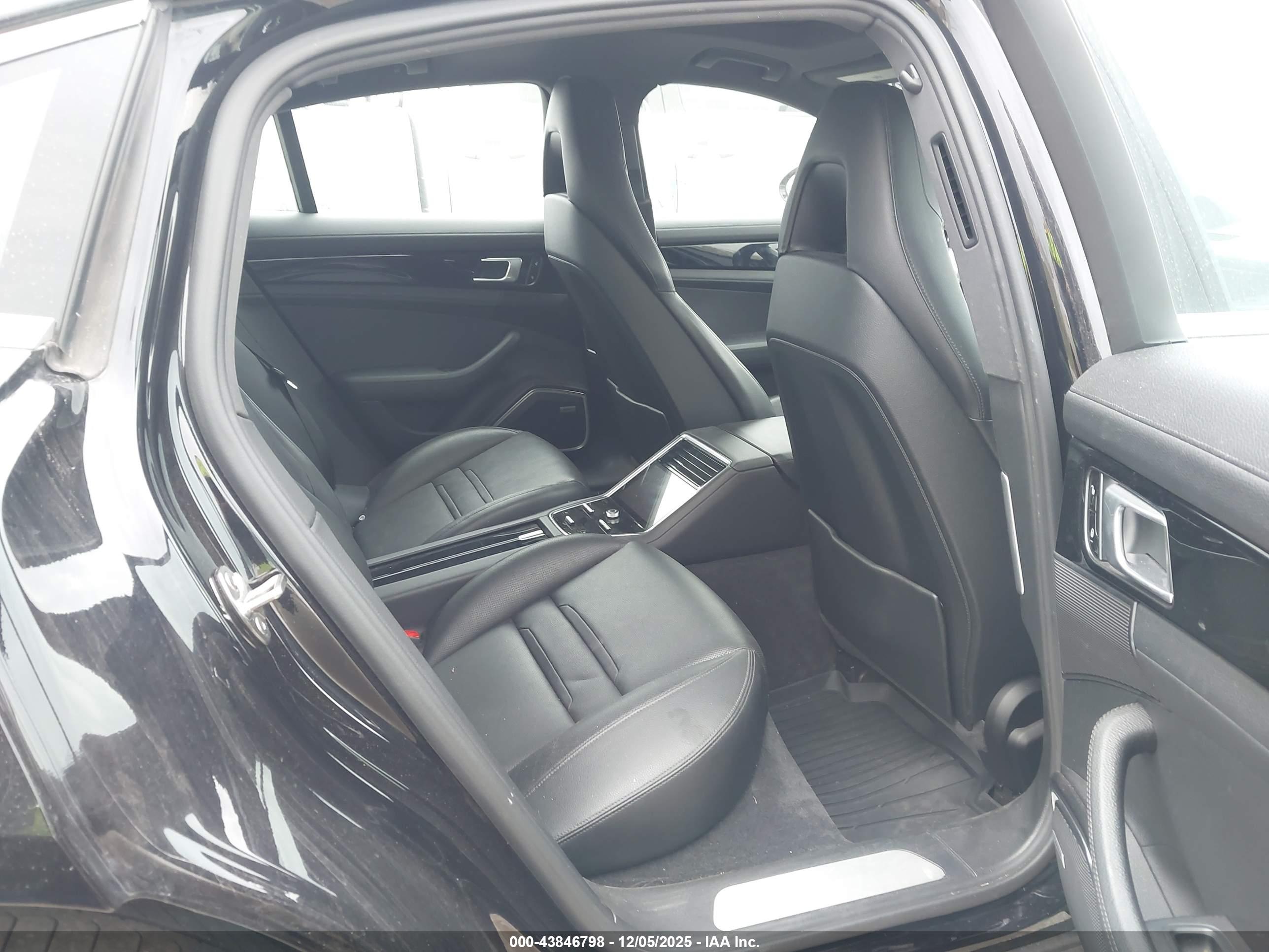 PORSCHE PANAMERA image 8