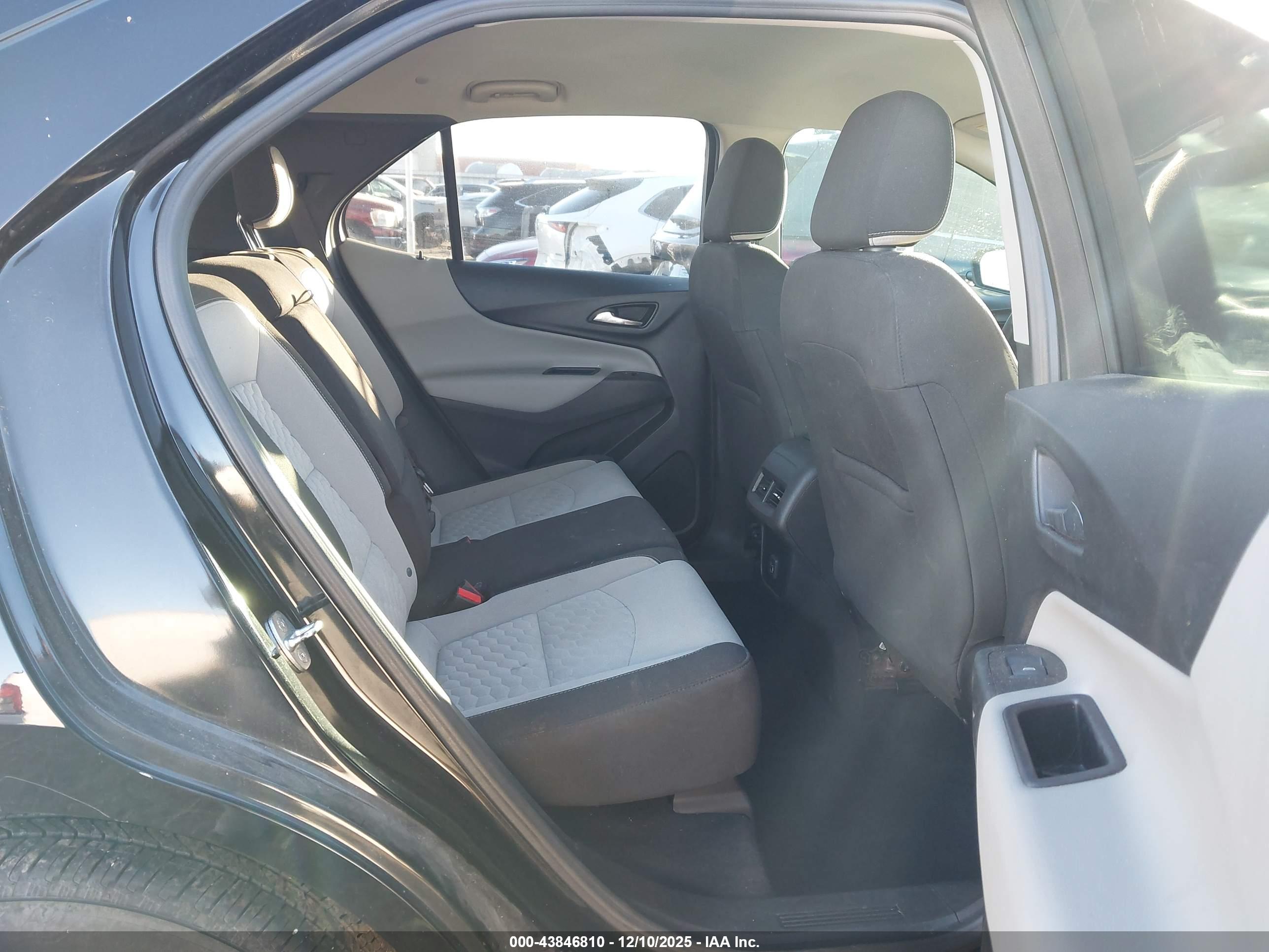 CHEVROLET EQUINOX image 8