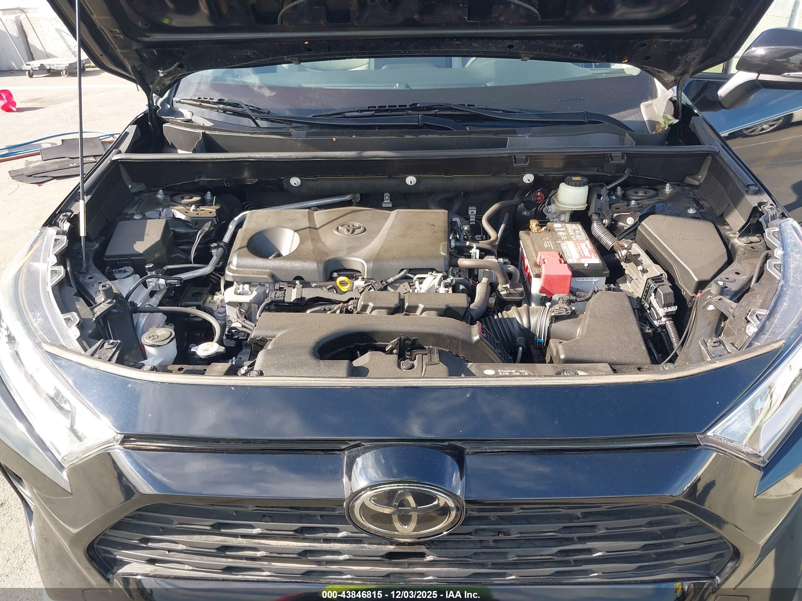 TOYOTA RAV4 image 10