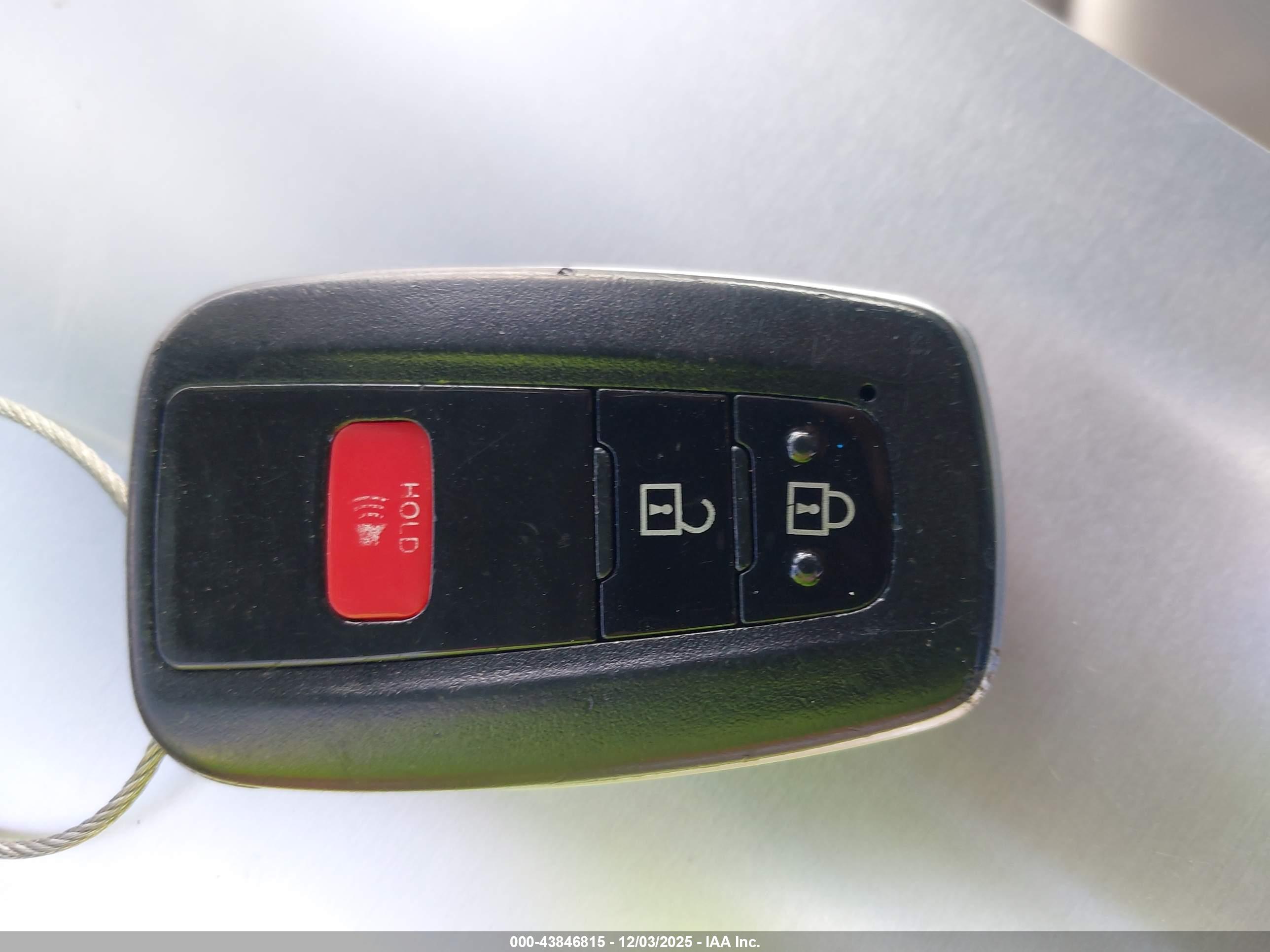 TOYOTA RAV4 image 11