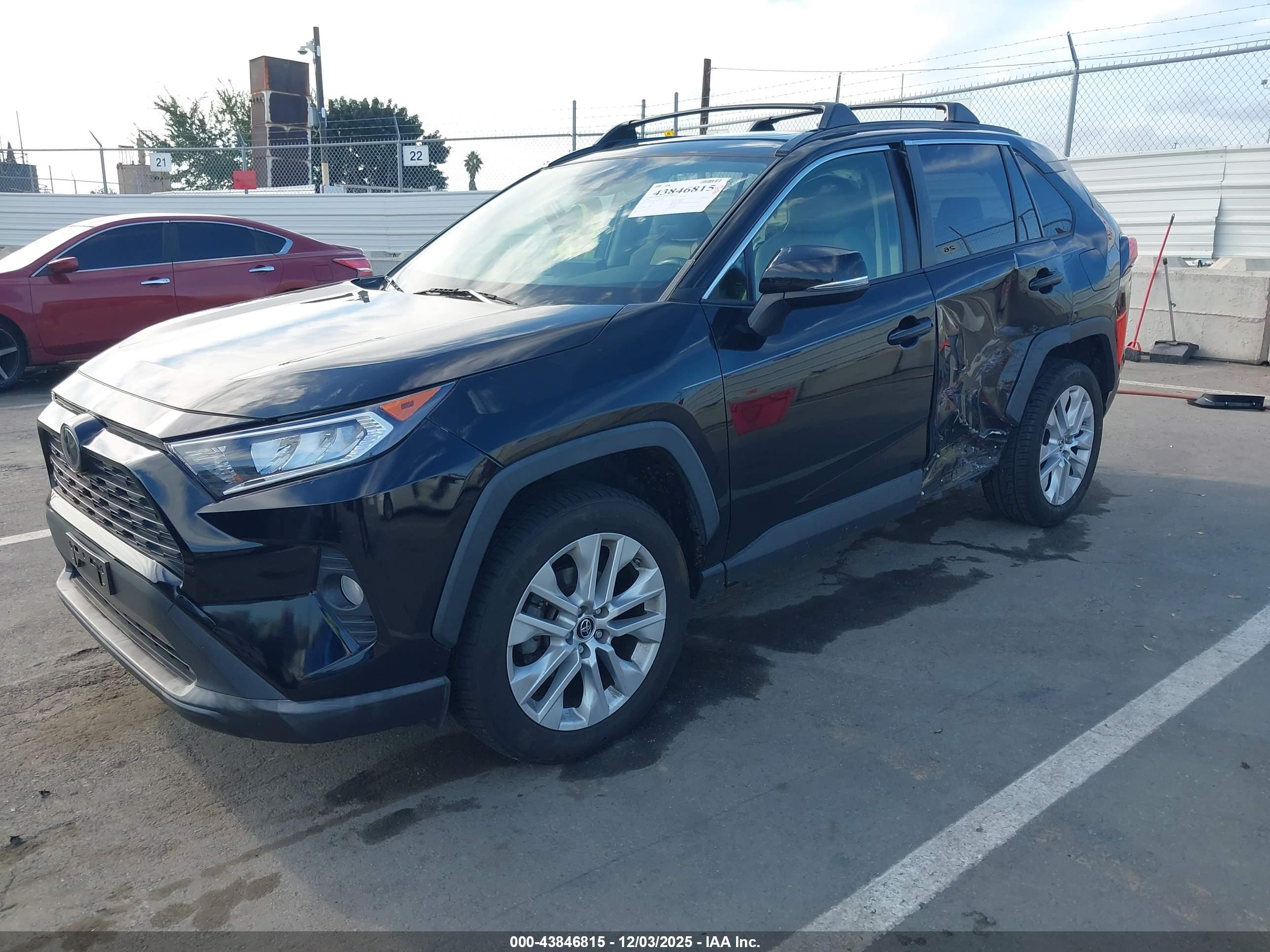 TOYOTA RAV4 image 2