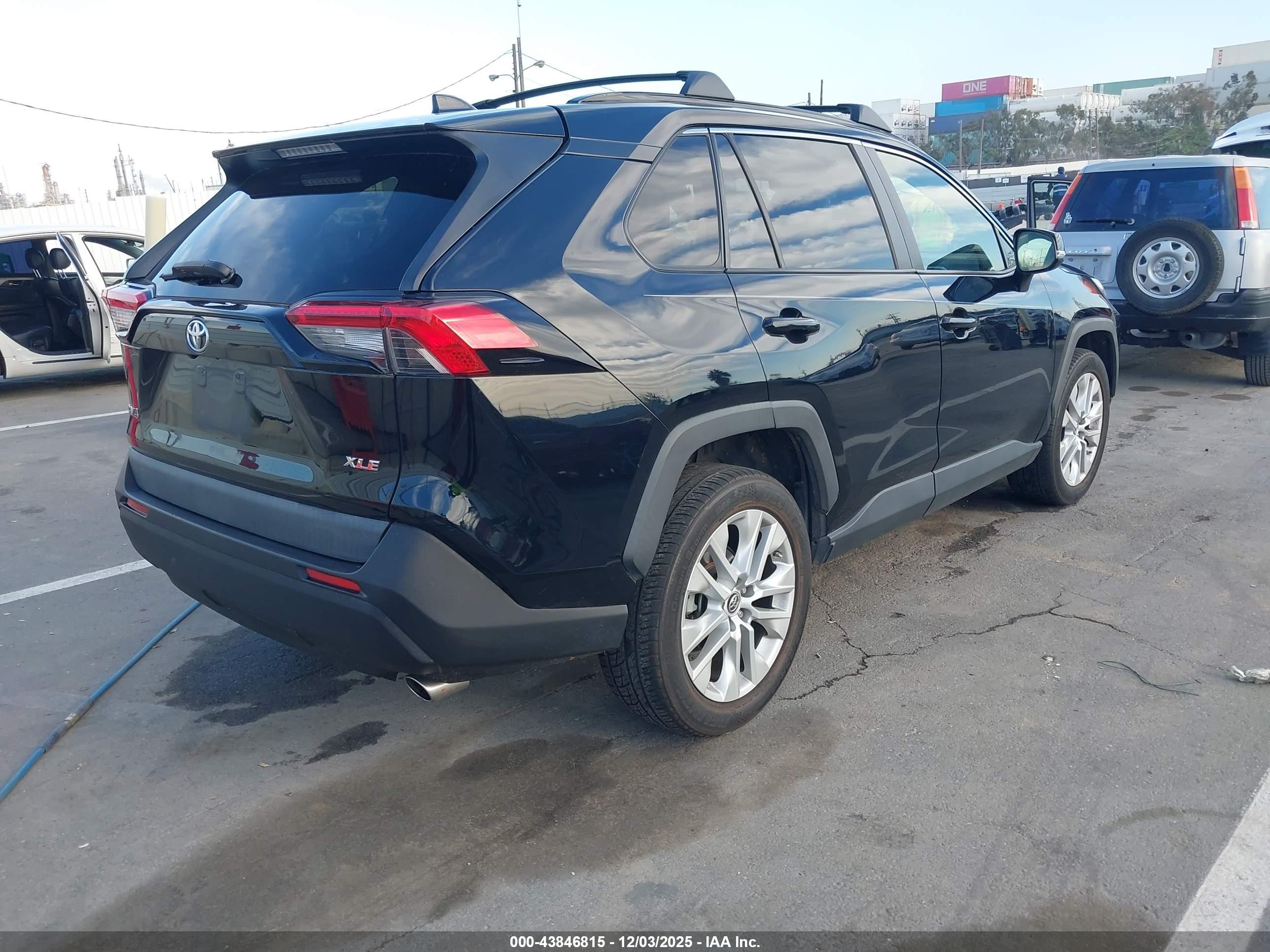 TOYOTA RAV4 image 4