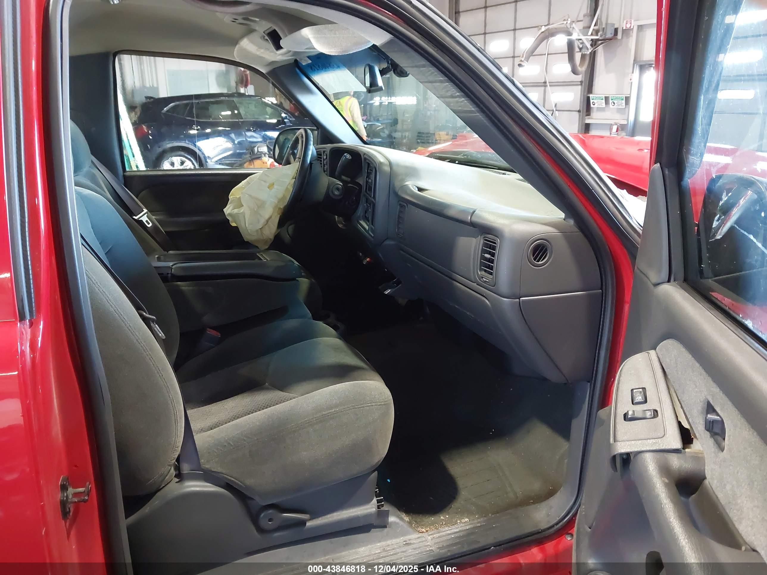 CHEVROLET SILVERADO image 5