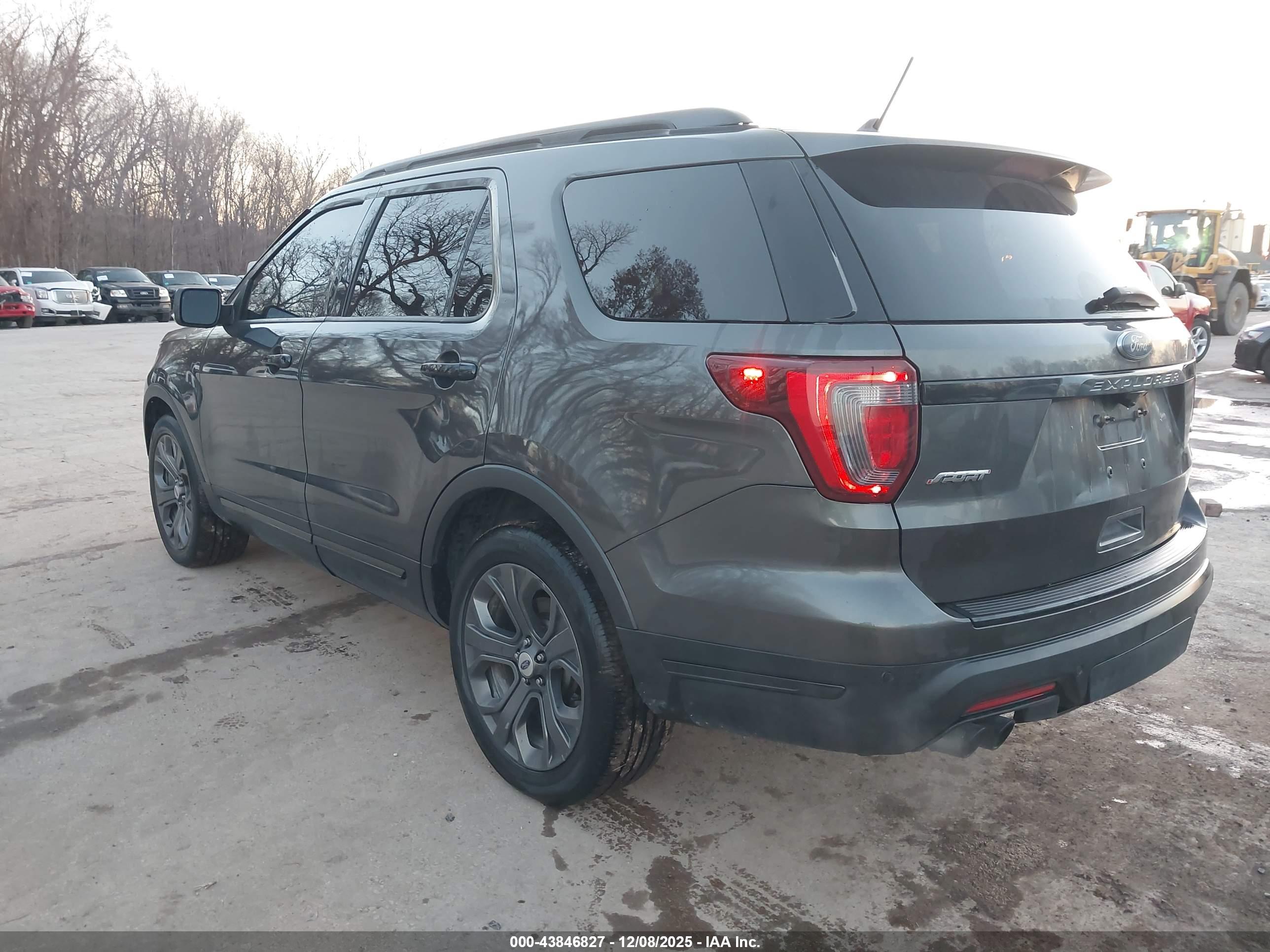 FORD EXPLORER image 3