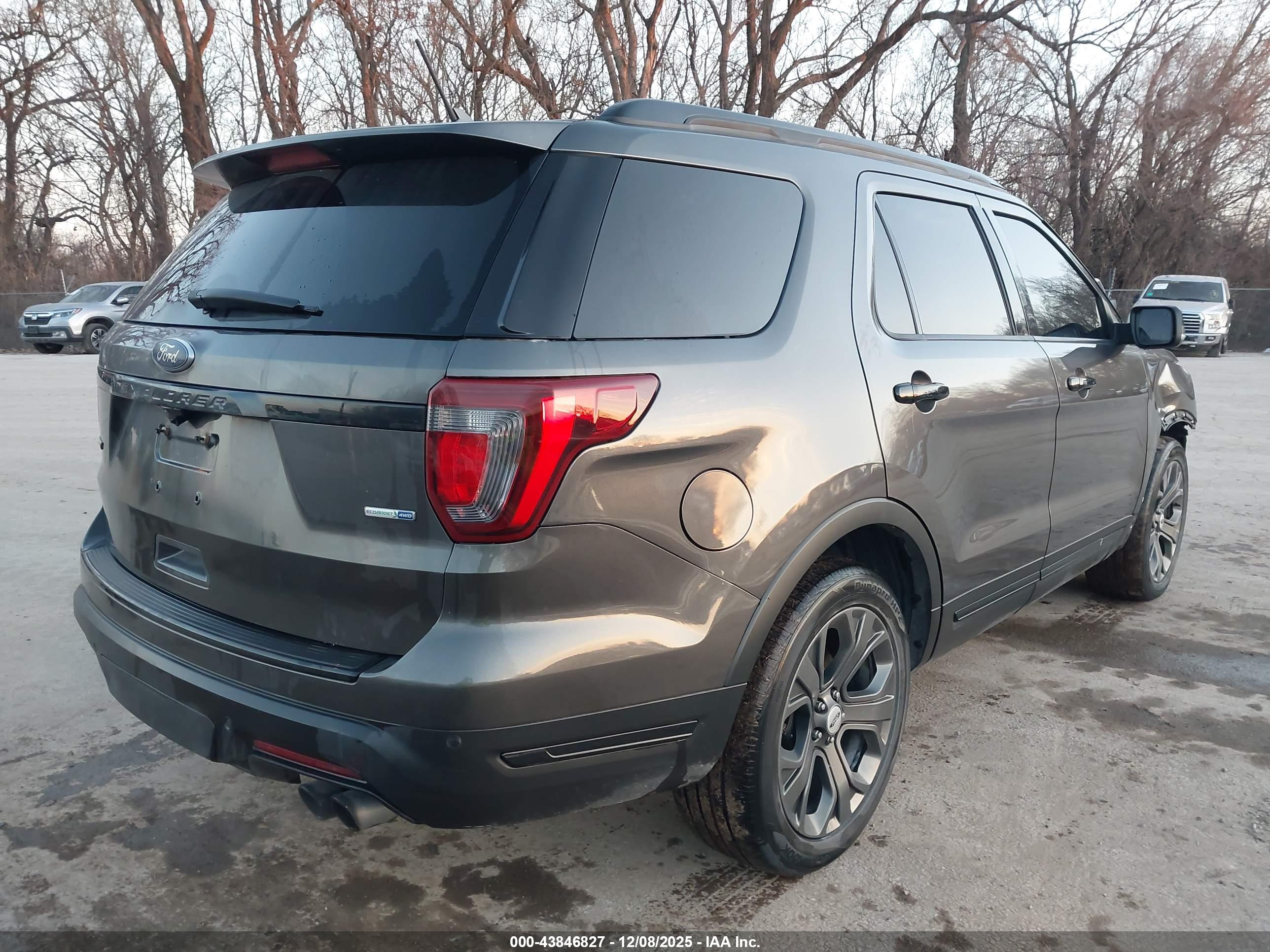 FORD EXPLORER image 4