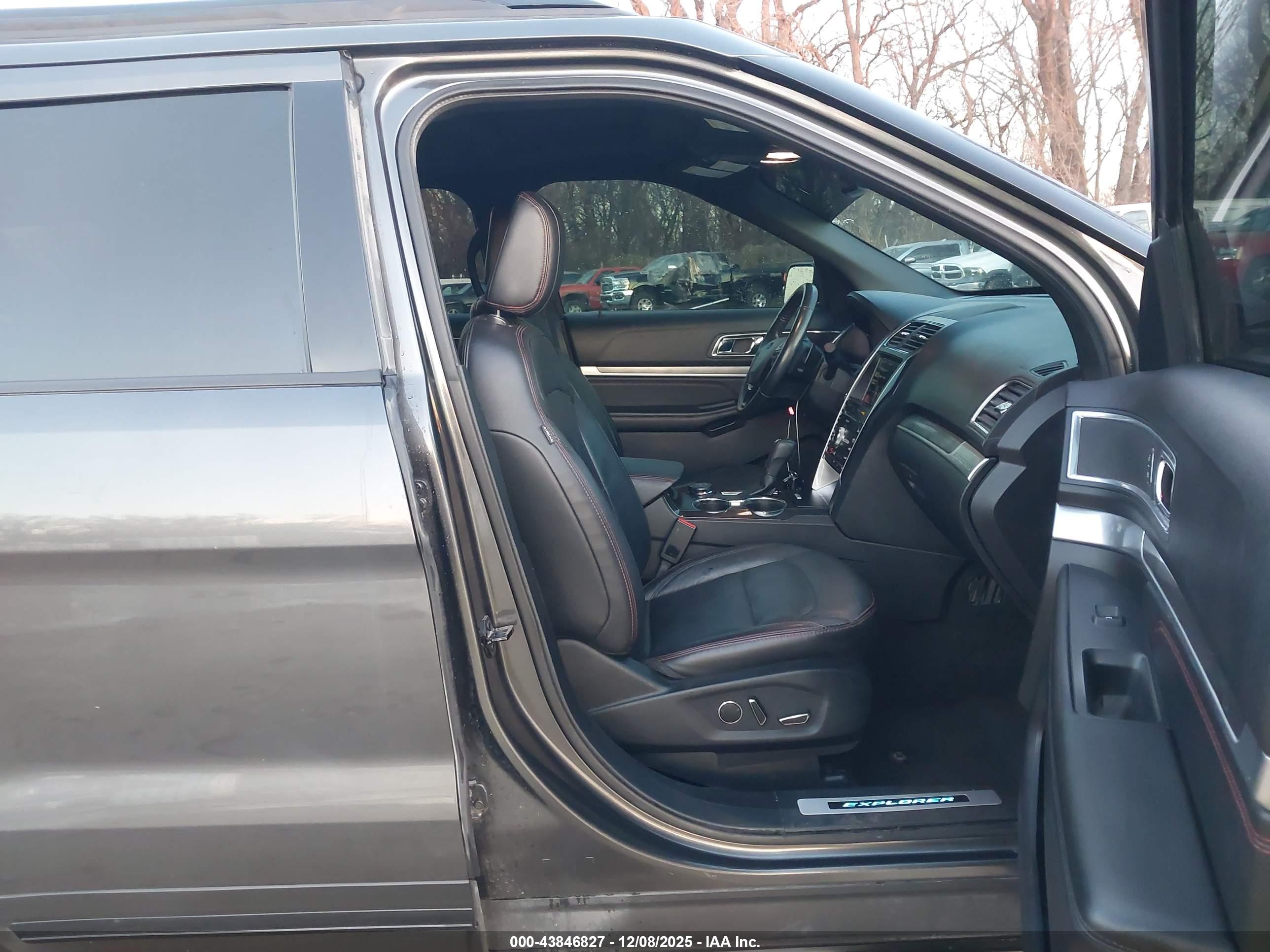 FORD EXPLORER image 5