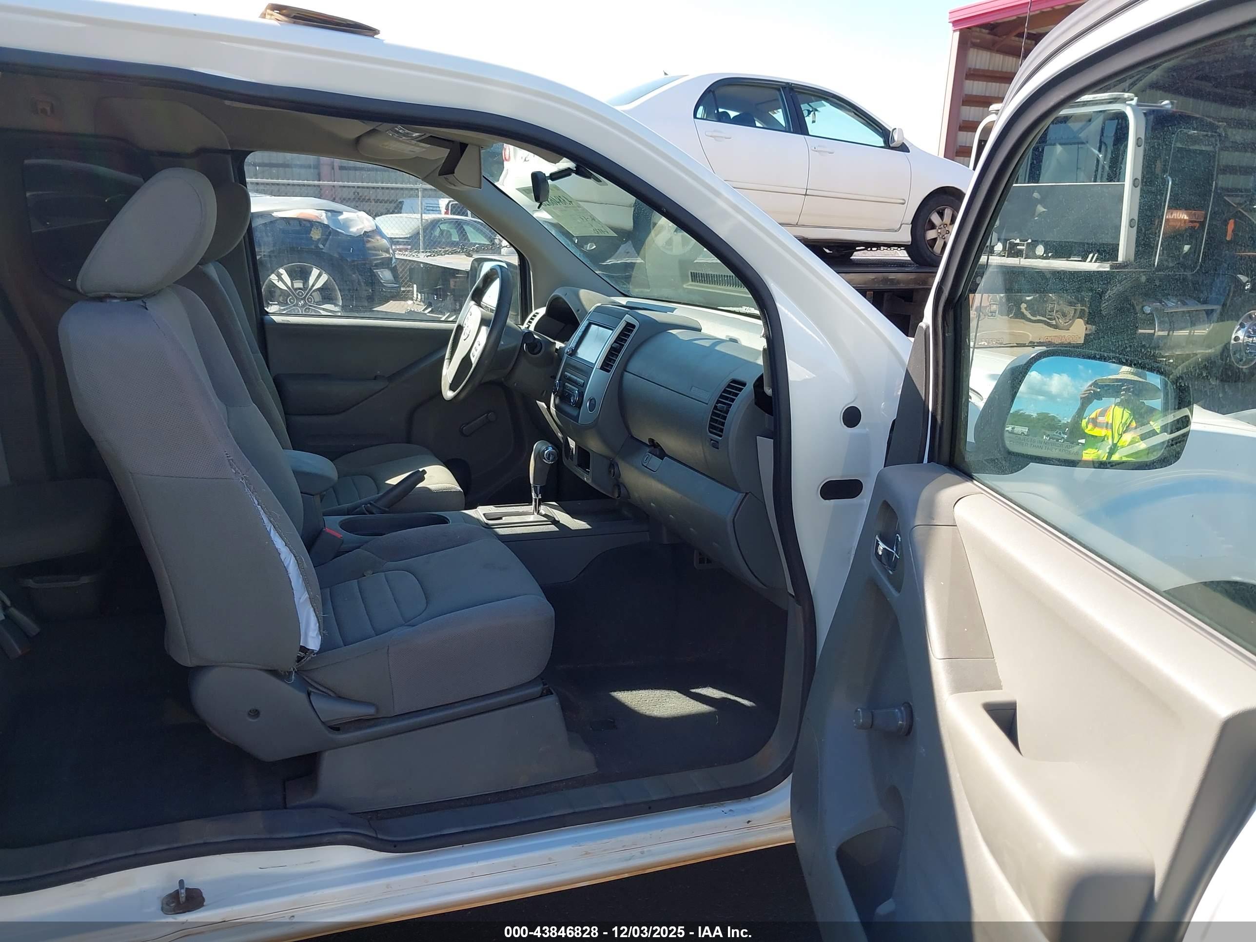 NISSAN FRONTIER image 5