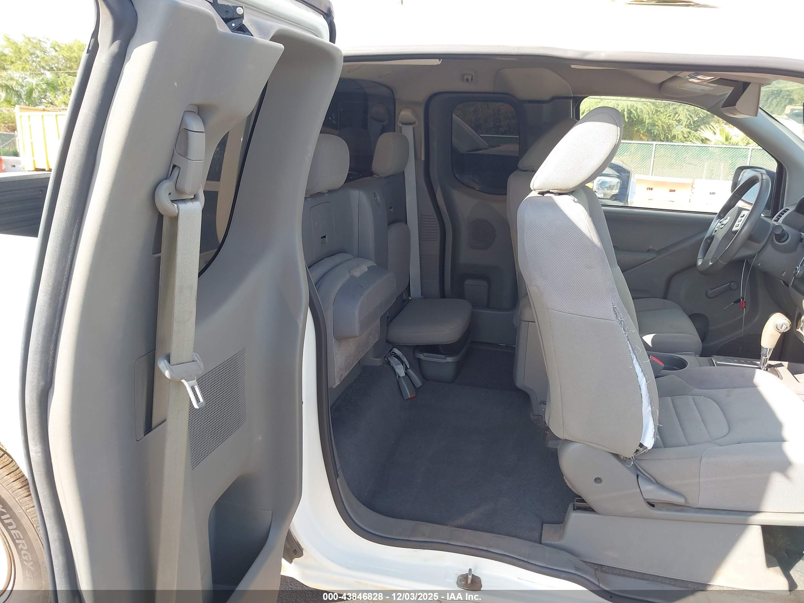 NISSAN FRONTIER image 8