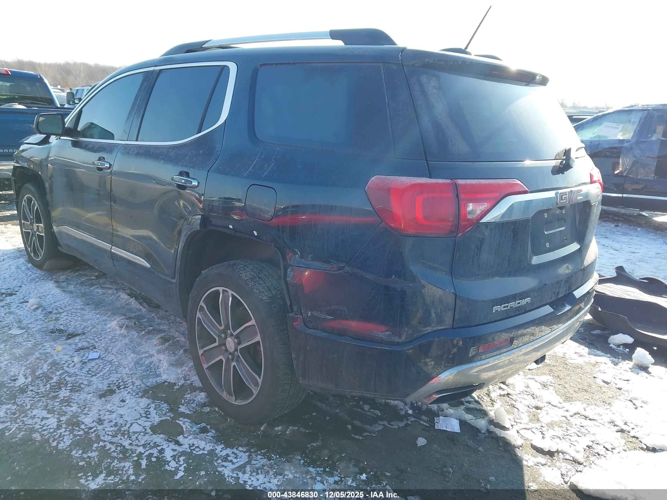 GMC ACADIA image 3