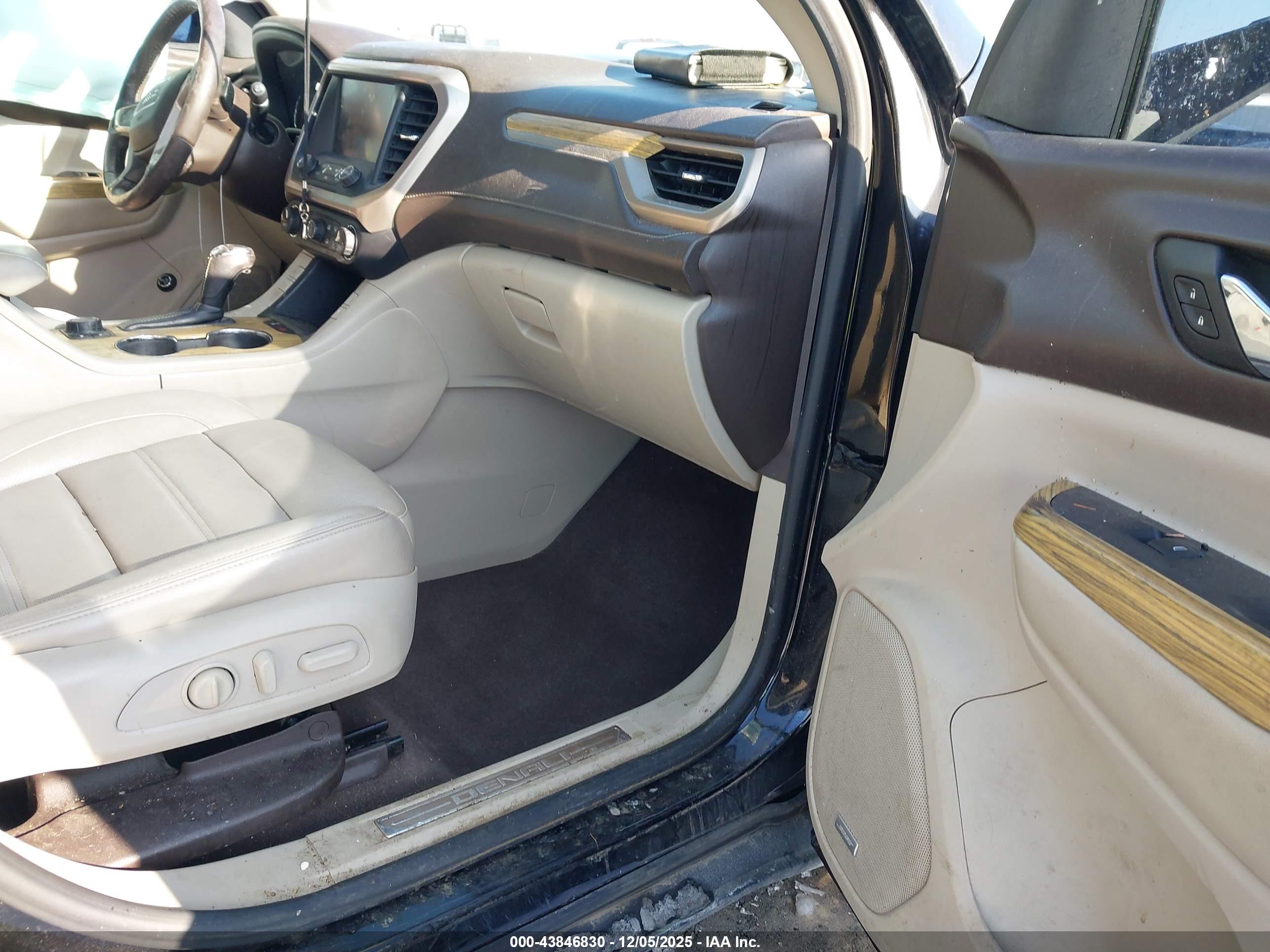 GMC ACADIA image 5