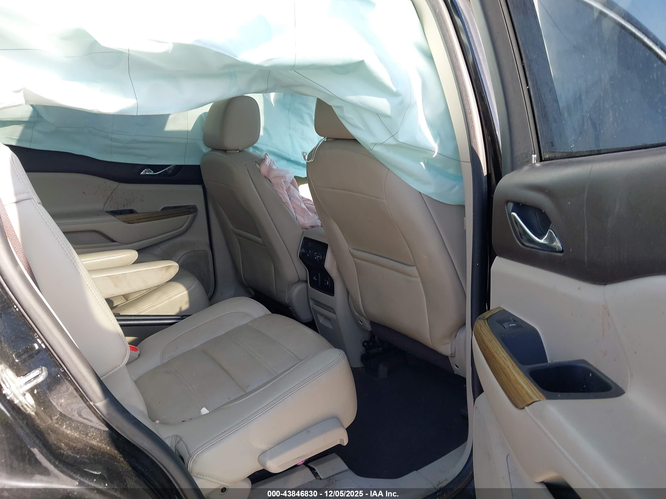 GMC ACADIA image 8