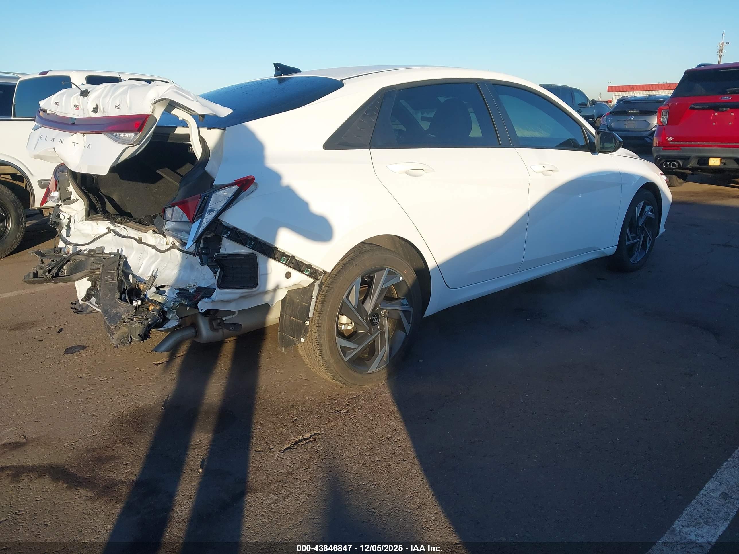 HYUNDAI ELANTRA image 4