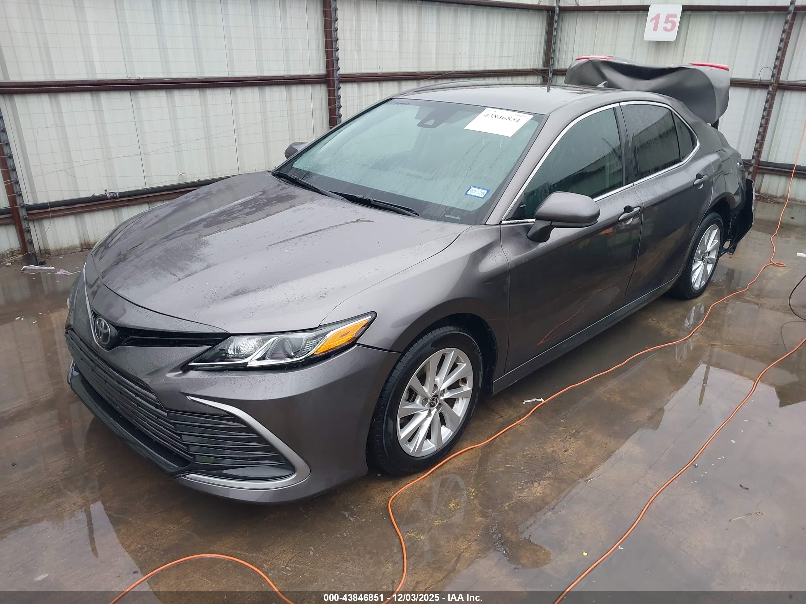 TOYOTA CAMRY image 2