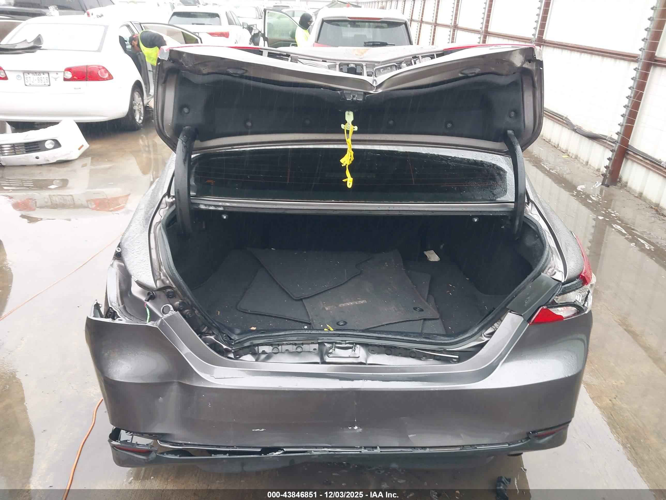 TOYOTA CAMRY image 6