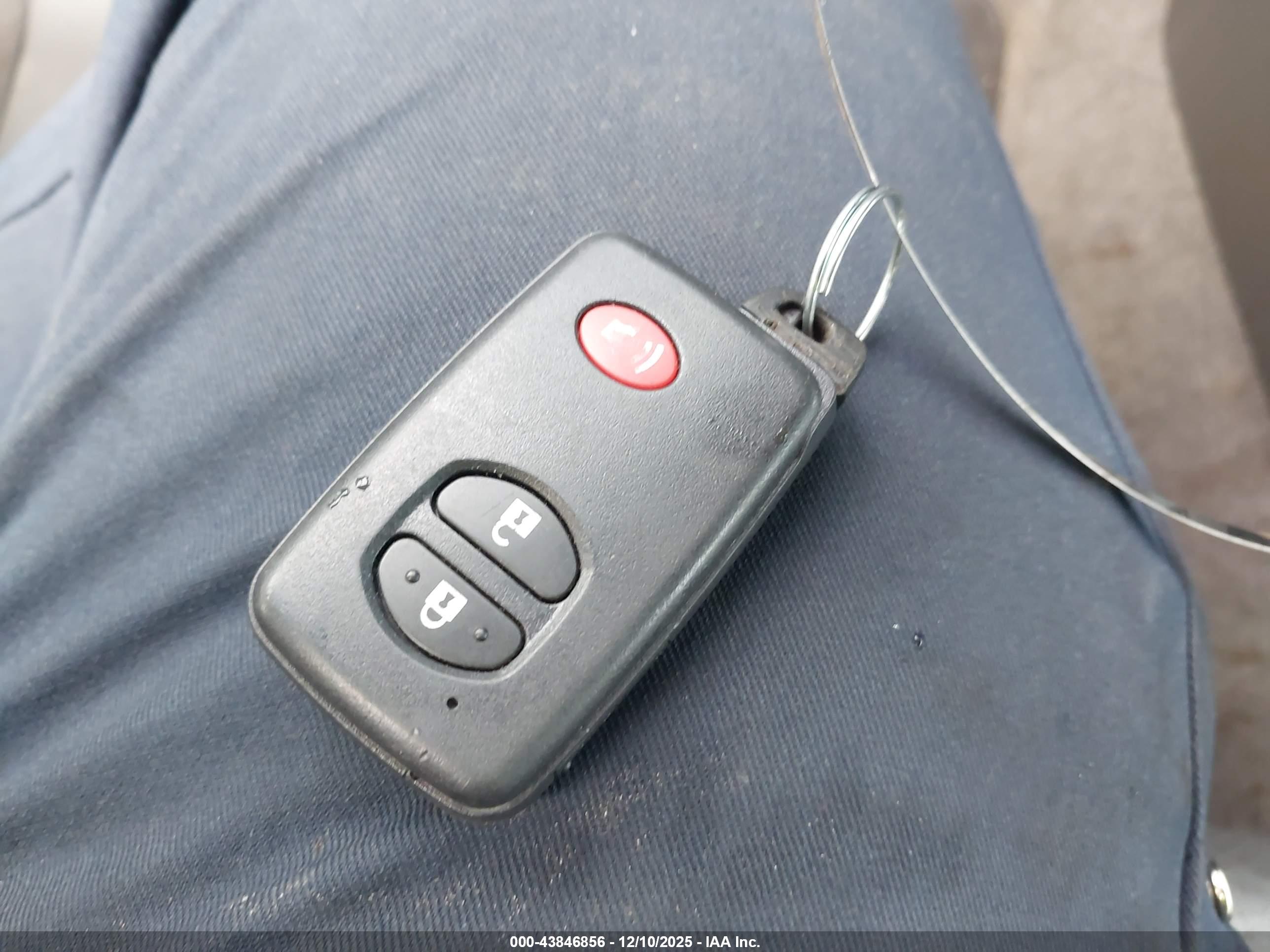 TOYOTA PRIUS image 11