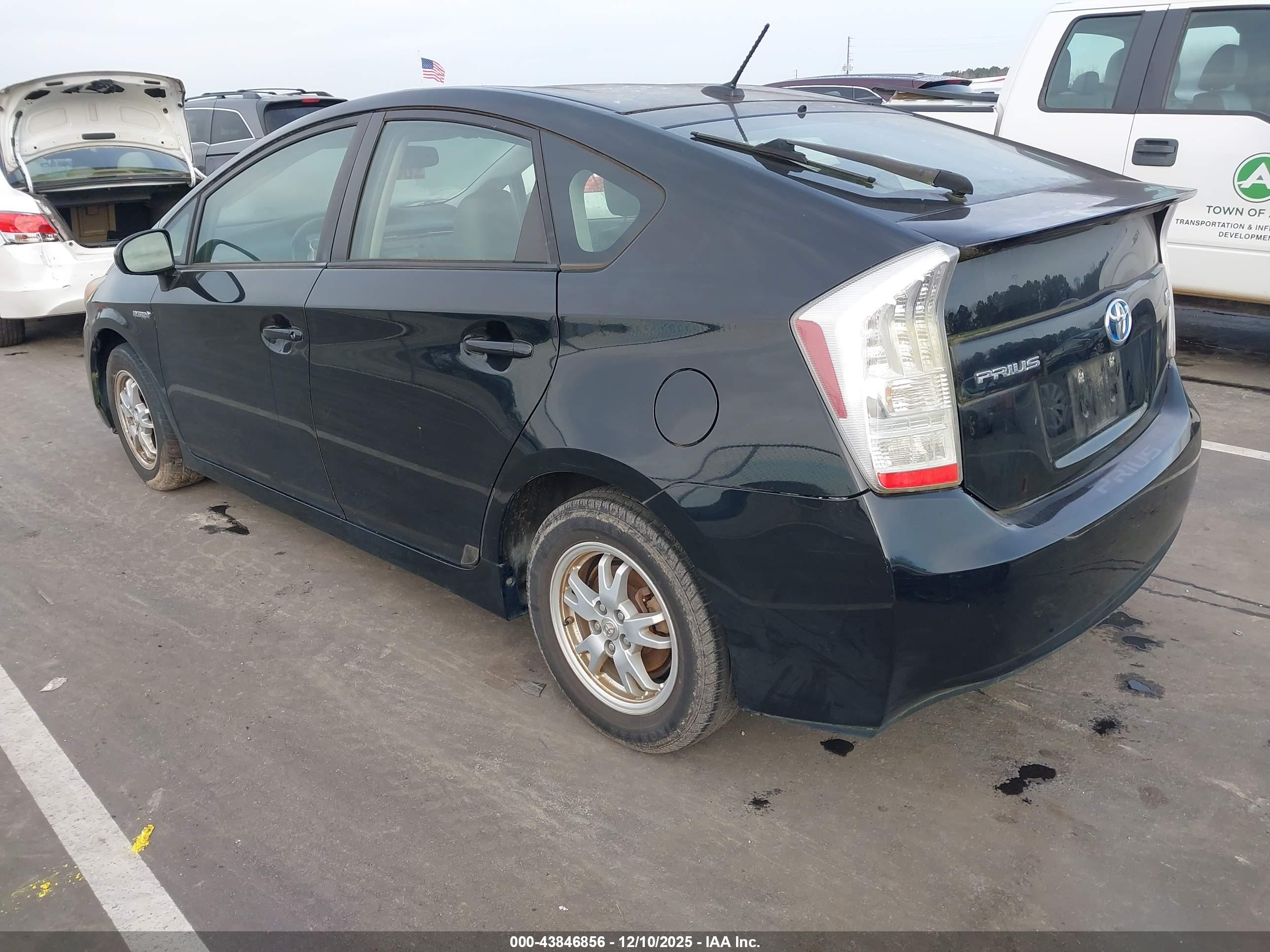 TOYOTA PRIUS image 3