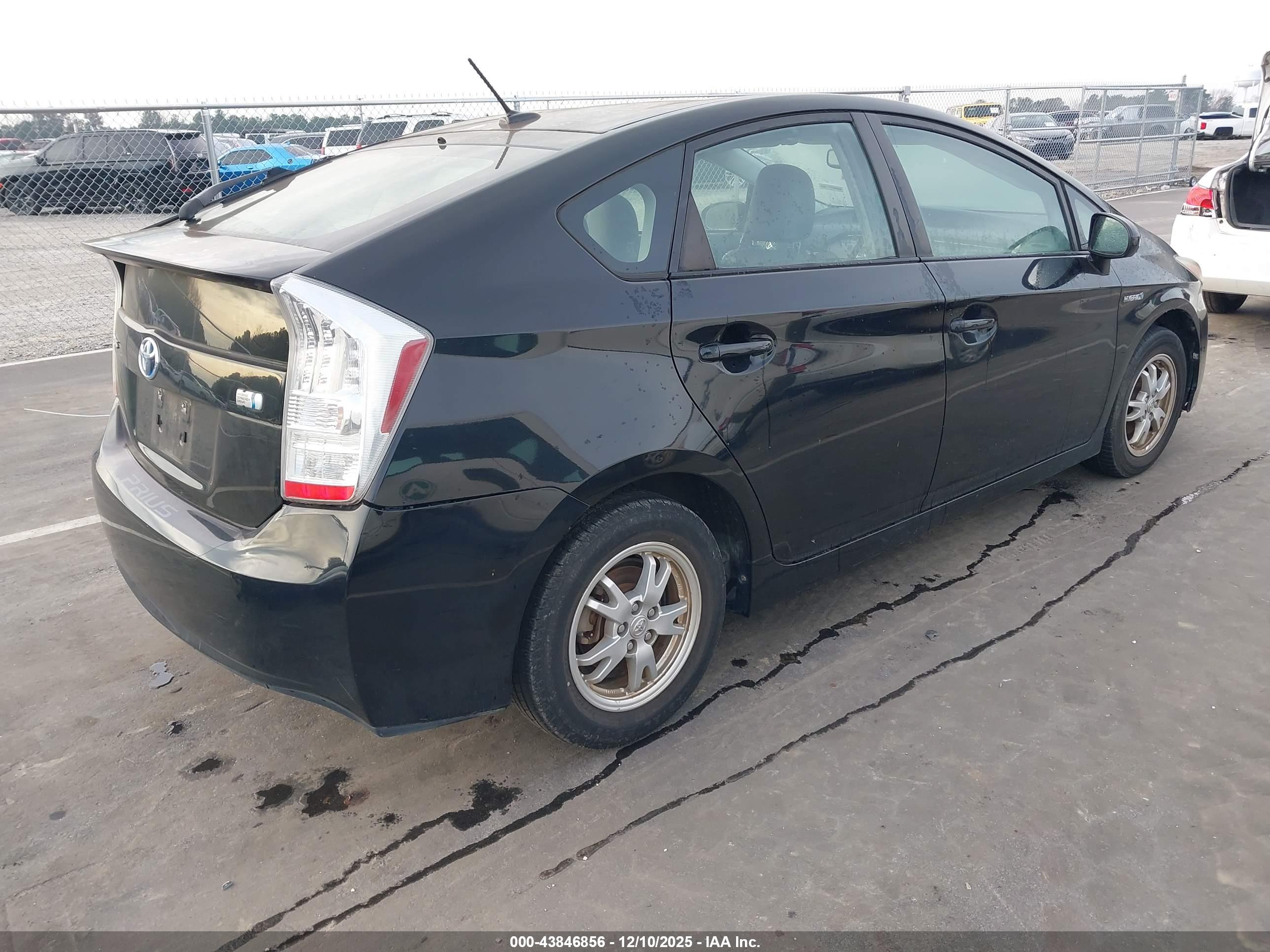 TOYOTA PRIUS image 4