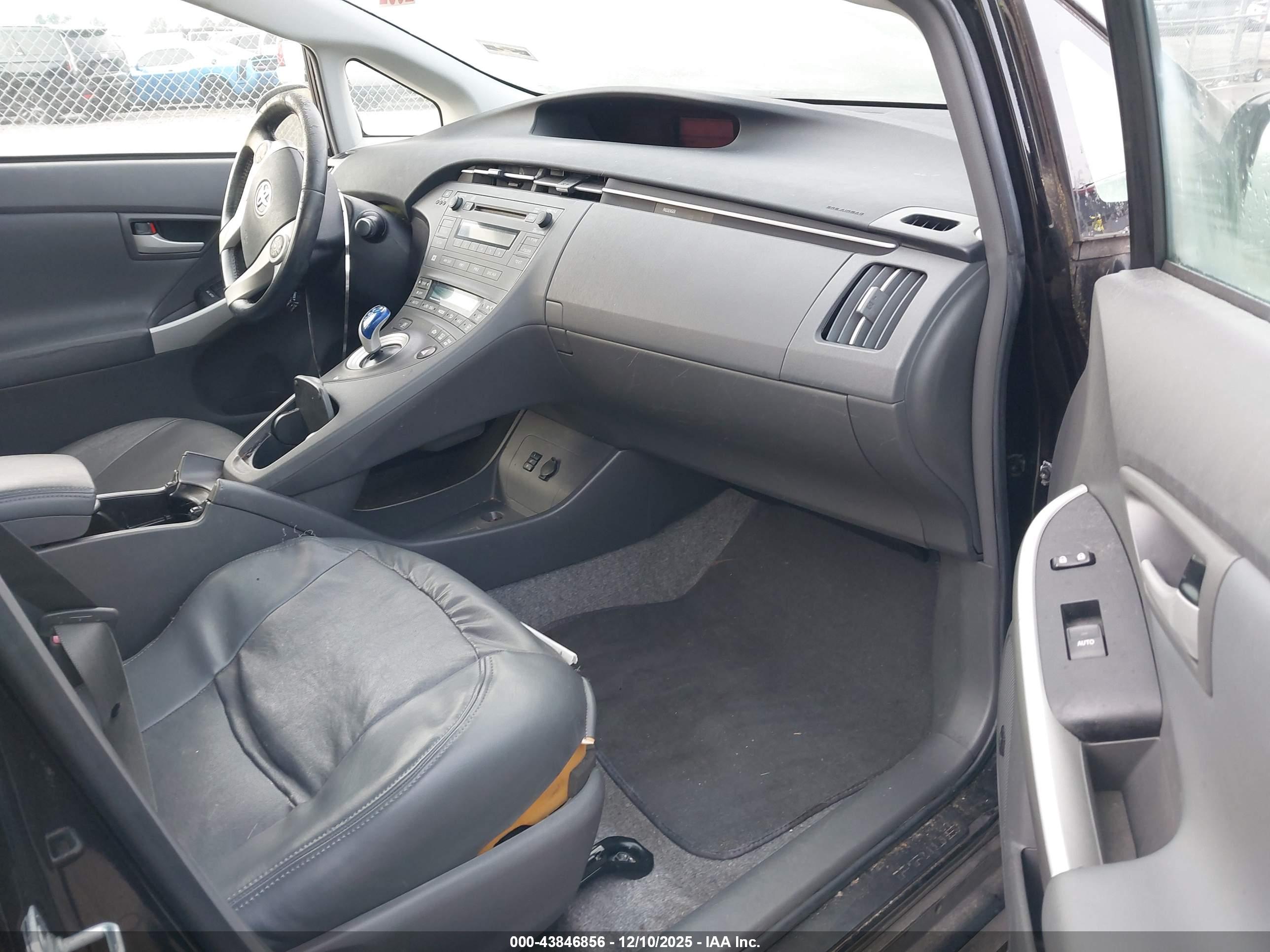 TOYOTA PRIUS image 5