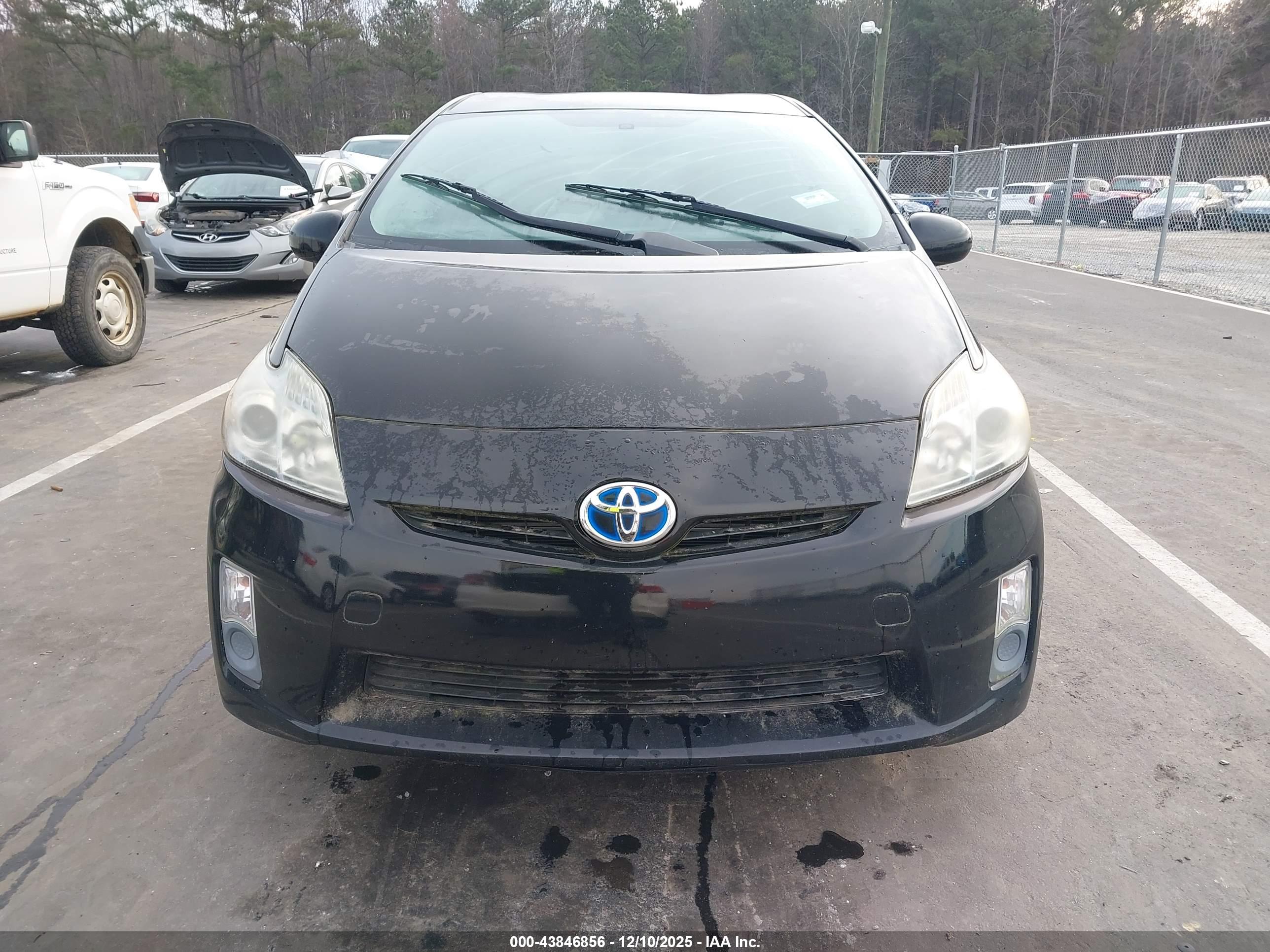 TOYOTA PRIUS image 6