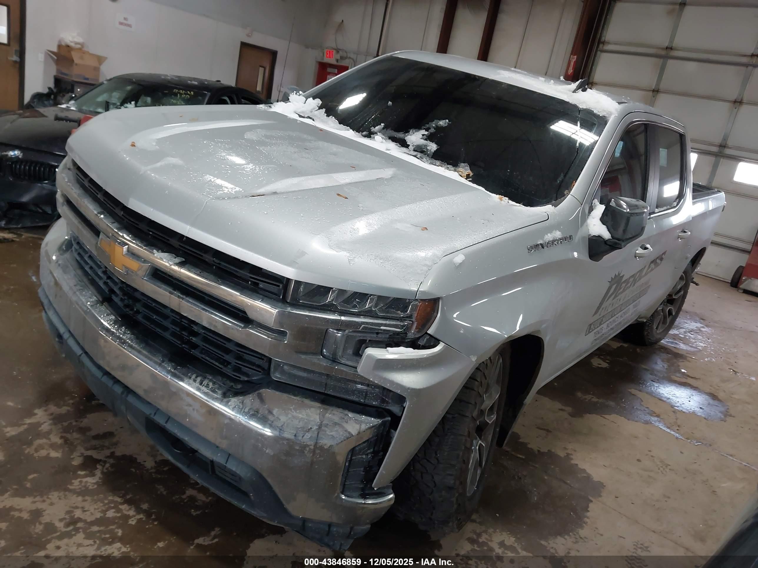 CHEVROLET SILVERADO image 2