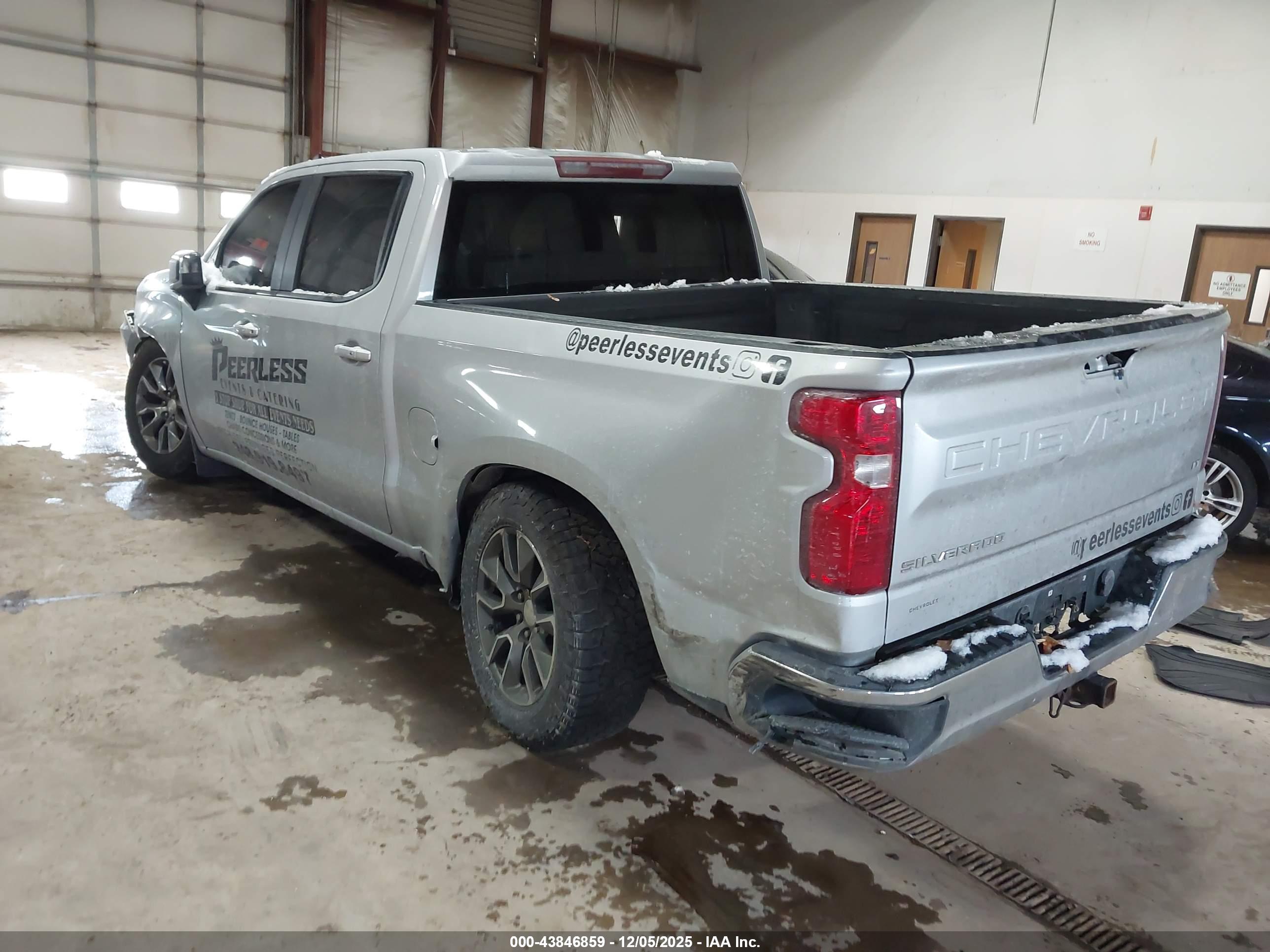 CHEVROLET SILVERADO image 3