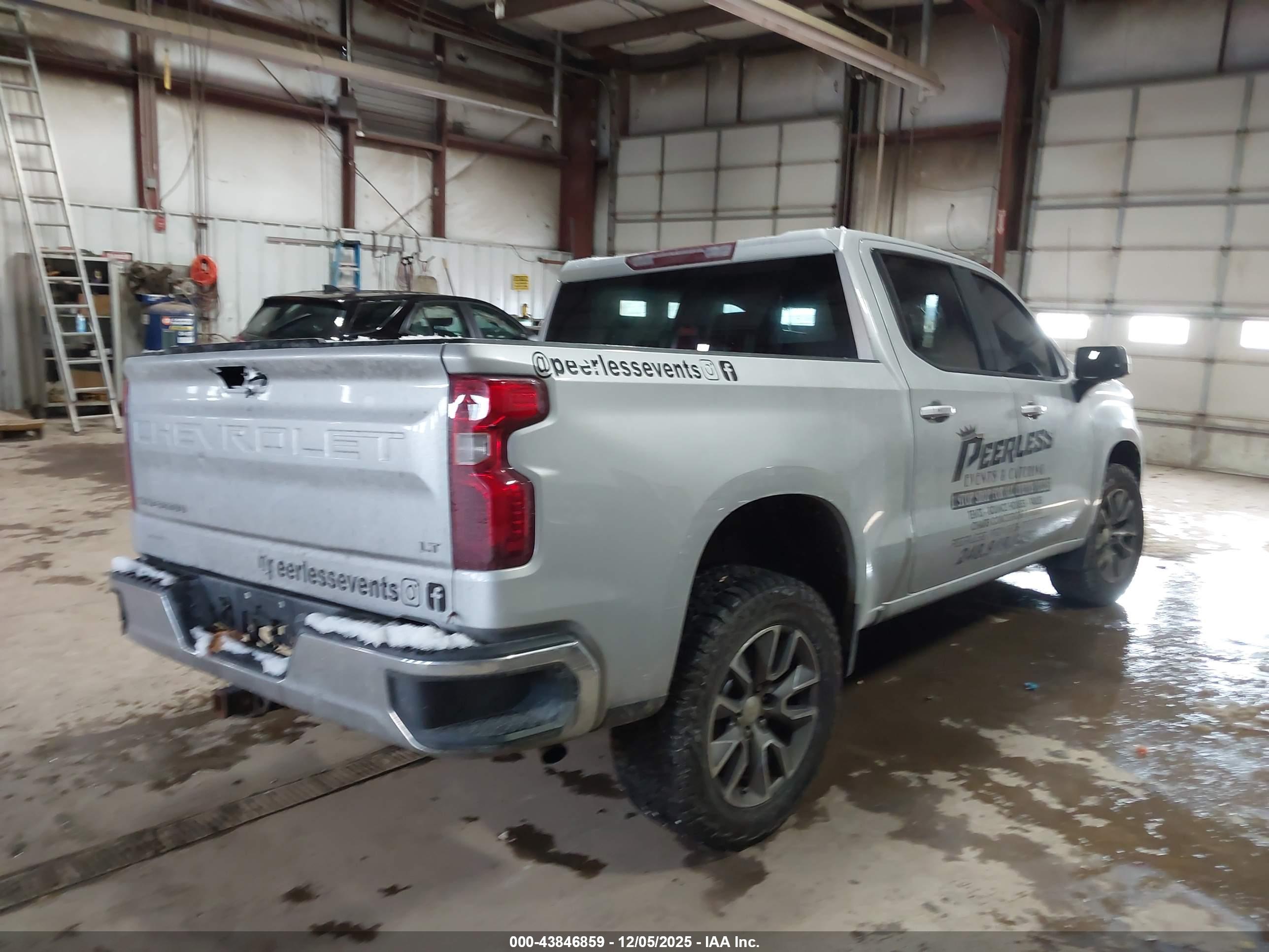 CHEVROLET SILVERADO image 4