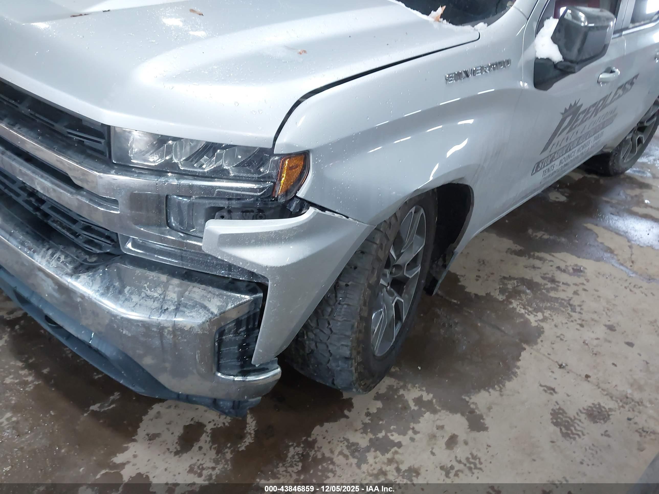 CHEVROLET SILVERADO image 6