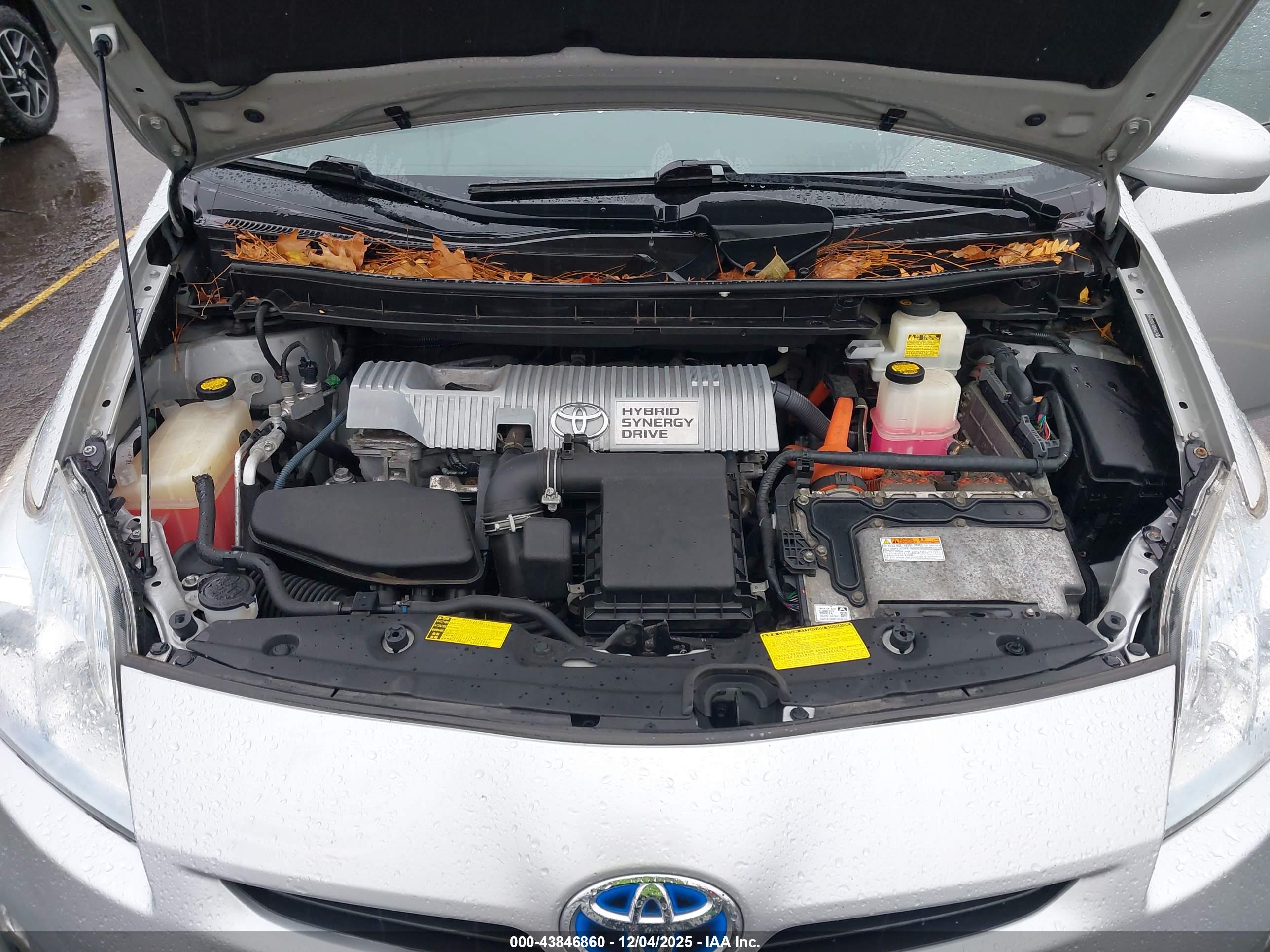 TOYOTA PRIUS image 10