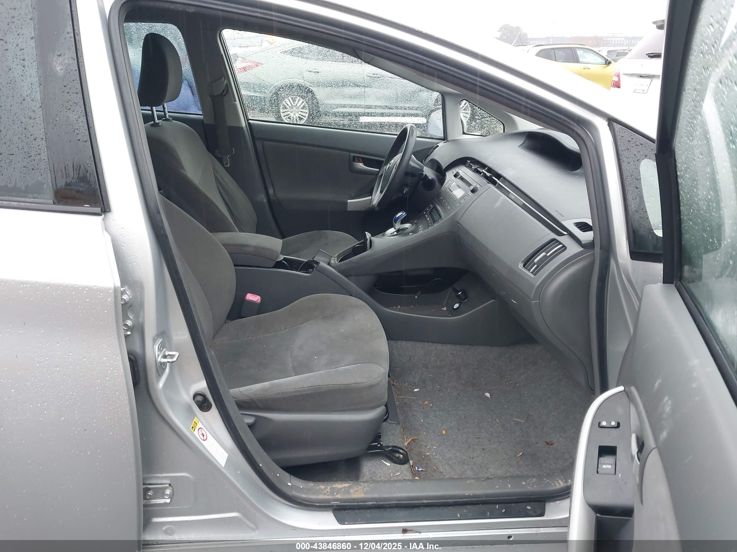 TOYOTA PRIUS image 5