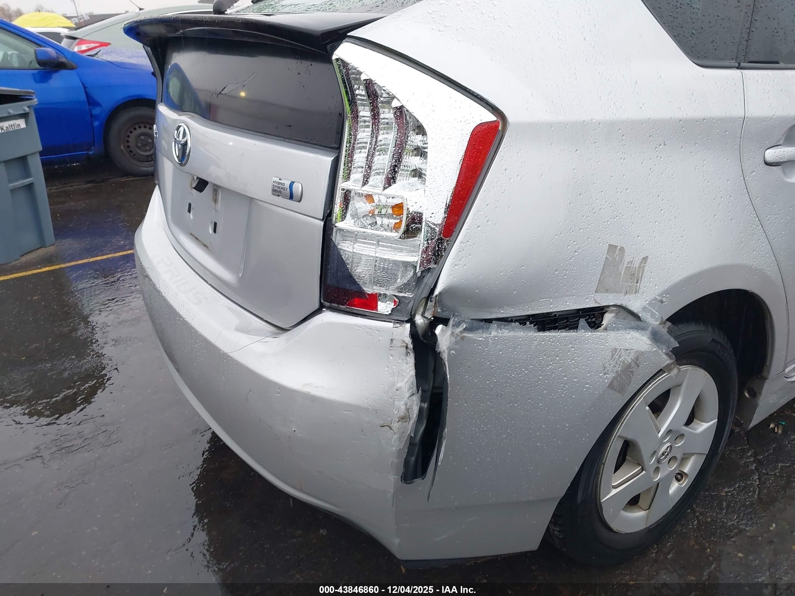 TOYOTA PRIUS image 6