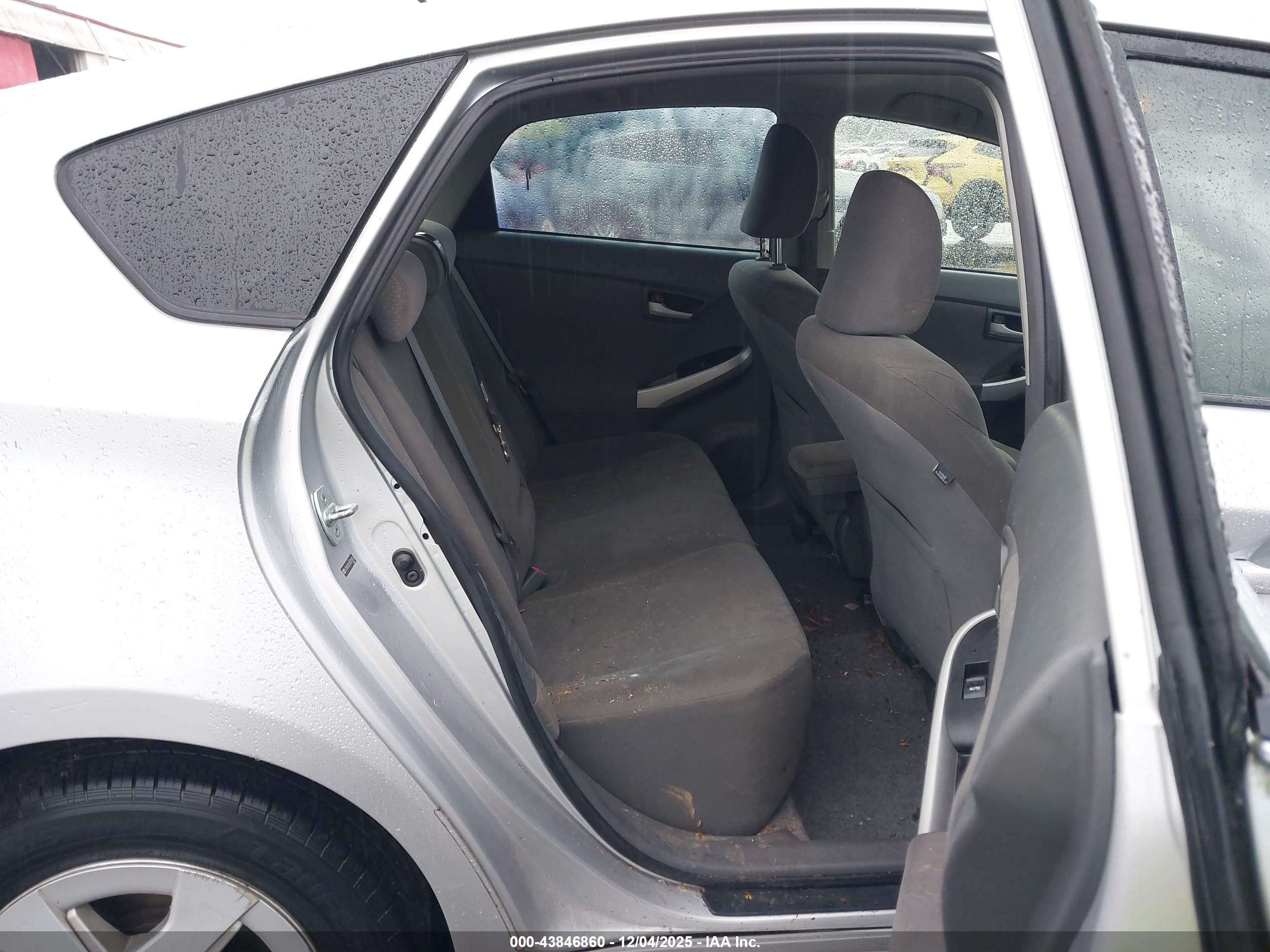TOYOTA PRIUS image 8