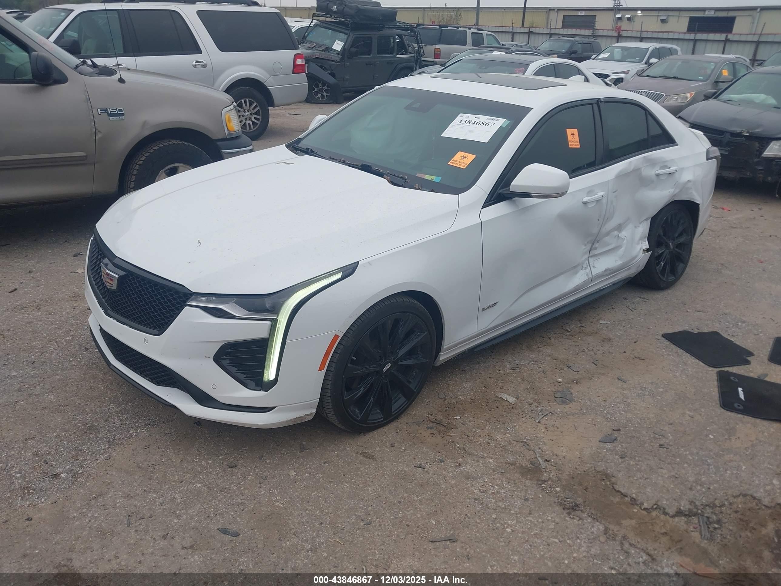CADILLAC CT4 image 2