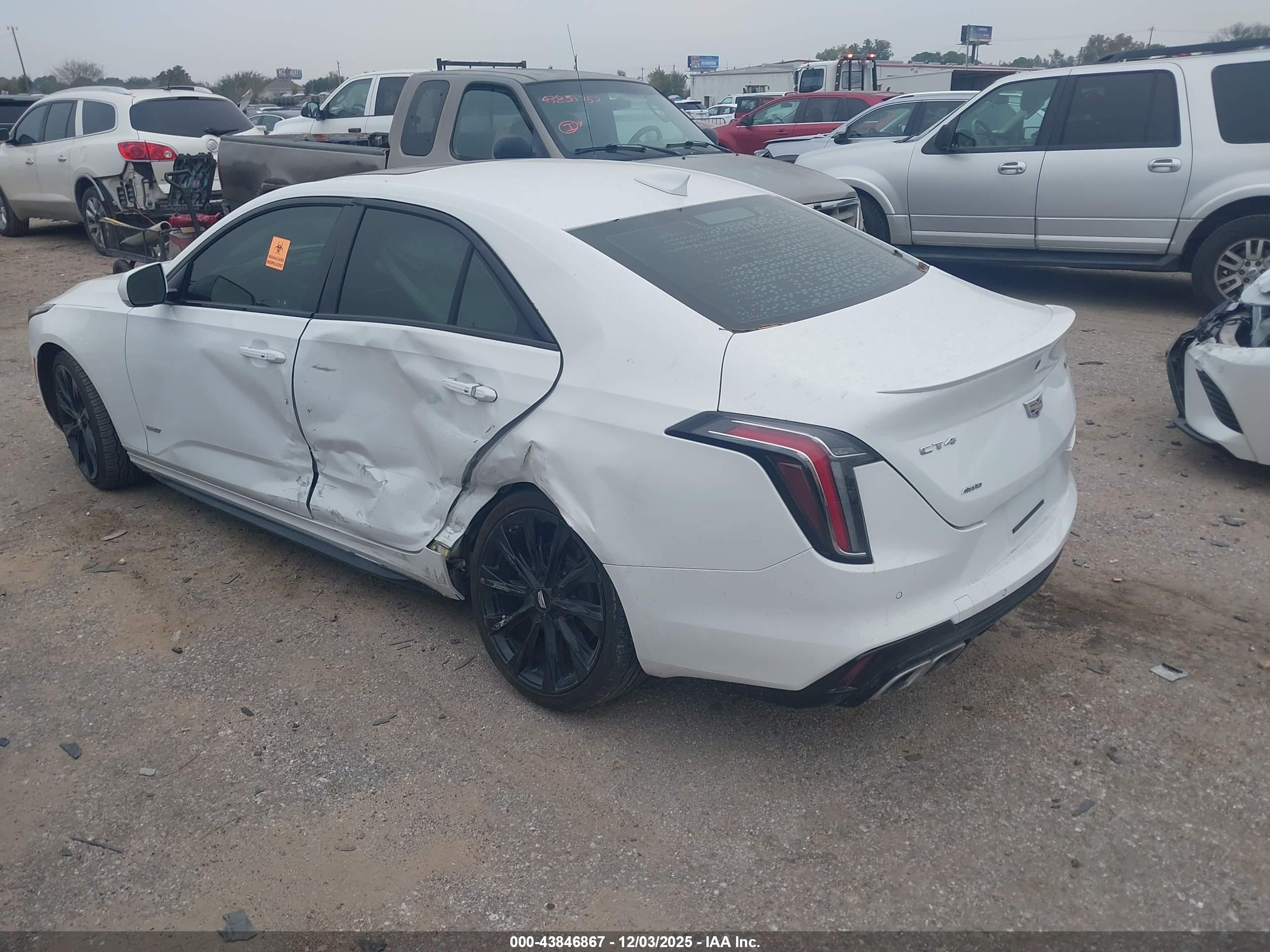 CADILLAC CT4 image 3