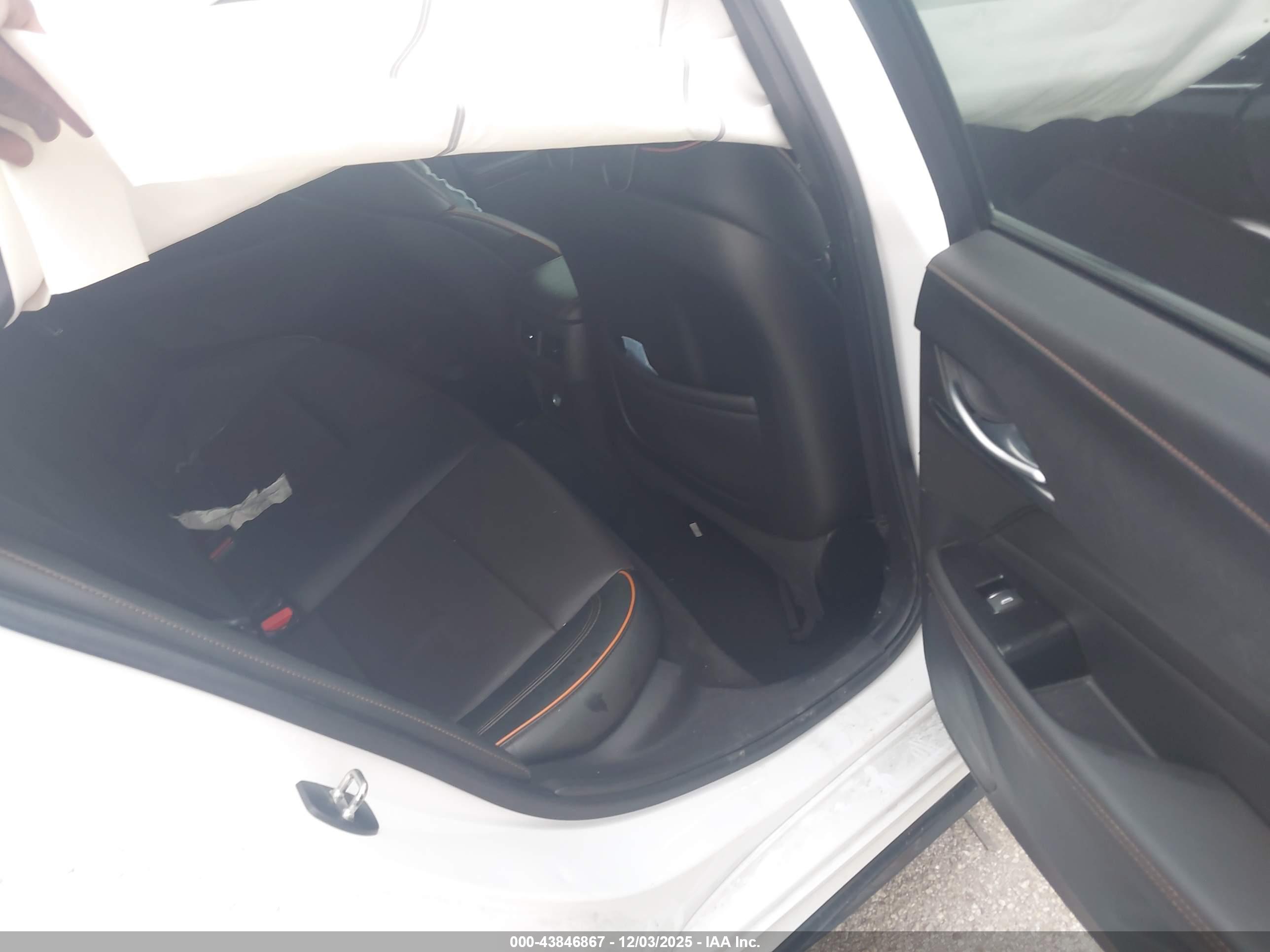 CADILLAC CT4 image 8
